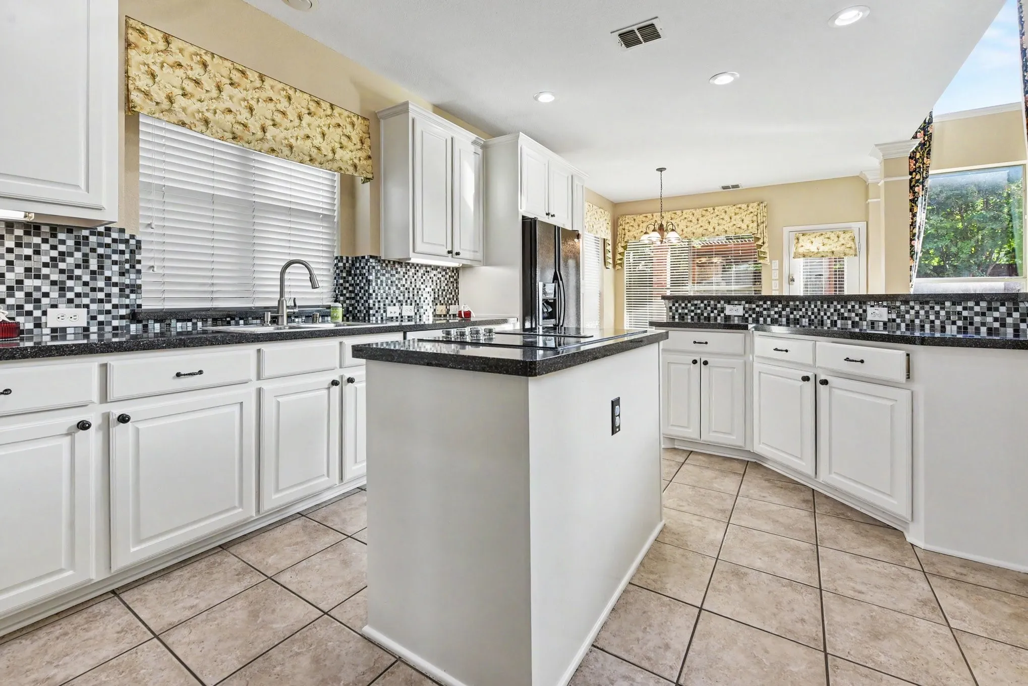 Single Family Residence For Sale in Collin County , 730 Pheasant Run Drive, Murphy, Texas 75094, 5 Bedroom, 4 Bathroom, 3 Garage spaces, 4,140 Sqft, built in 2004, mls#21410686, Real Estate Agent in Murphy, Homes For Sale in Collin county, Homes For Sale in Murphy, Realtor in Murphy Texas, Real Estate Brokerage Independent Realty Texas, Luminita Cordes Realtor