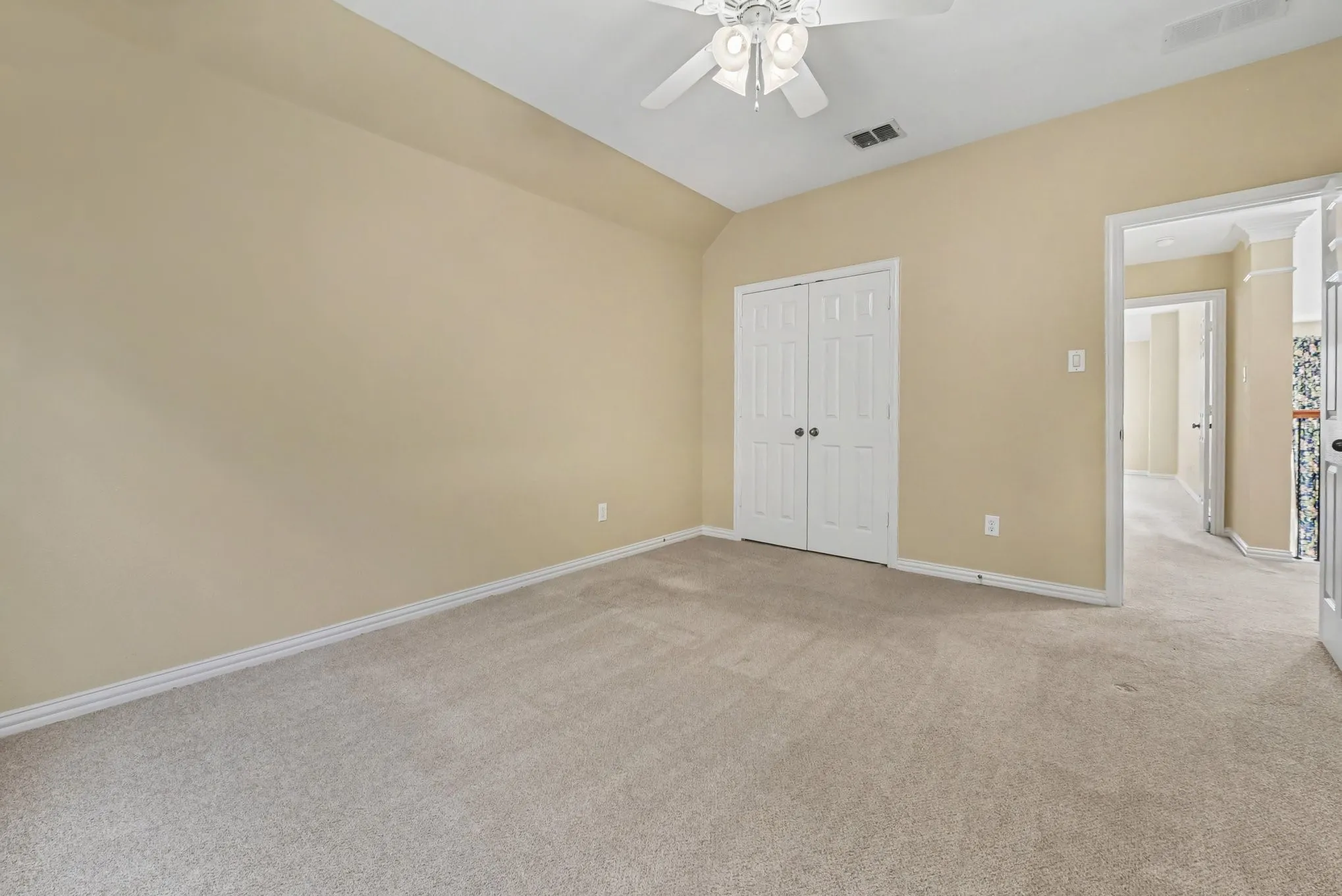 Single Family Residence For Sale in Collin County , 730 Pheasant Run Drive, Murphy, Texas 75094, 5 Bedroom, 4 Bathroom, 3 Garage spaces, 4,140 Sqft, built in 2004, mls#21410686, Real Estate Agent in Murphy, Homes For Sale in Collin county, Homes For Sale in Murphy, Realtor in Murphy Texas, Real Estate Brokerage Independent Realty Texas, Luminita Cordes Realtor