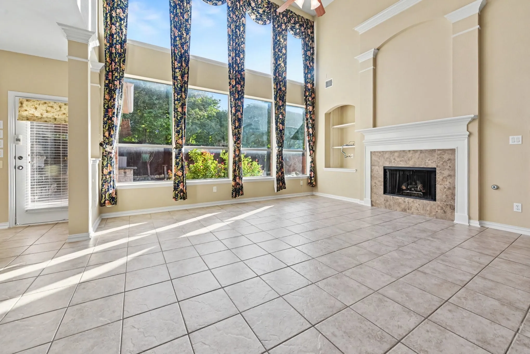 Single Family Residence For Sale in Collin County , 730 Pheasant Run Drive, Murphy, Texas 75094, 5 Bedroom, 4 Bathroom, 3 Garage spaces, 4,140 Sqft, built in 2004, mls#21410686, Real Estate Agent in Murphy, Homes For Sale in Collin county, Homes For Sale in Murphy, Realtor in Murphy Texas, Real Estate Brokerage Independent Realty Texas, Luminita Cordes Realtor