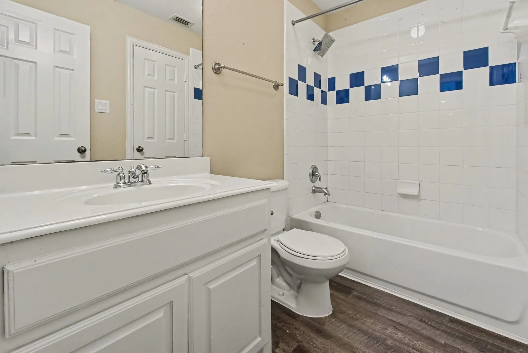 Single Family Residence For Sale in Collin County , 730 Pheasant Run Drive, Murphy, Texas 75094, 5 Bedroom, 4 Bathroom, 3 Garage spaces, 4,140 Sqft, built in 2004, mls#21410686, Real Estate Agent in Murphy, Homes For Sale in Collin county, Homes For Sale in Murphy, Realtor in Murphy Texas, Real Estate Brokerage Independent Realty Texas, Luminita Cordes Realtor
