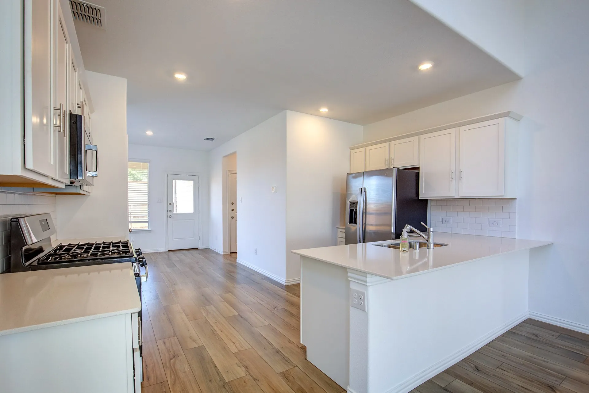 Single Family Residence For Rent in Tarrant County , 10013 Elkhorn Drive, Fort Worth, Texas 76179, 4 Bedroom, 3 Bathroom, 2 Garage spaces, 2,128 Sqft, built in 2023, mls#21411587, Real Estate Agent in Fort Worth, Homes For Rent in Tarrant county, Homes For Rent in Fort Worth, Realtor in Fort Worth Texas, Real Estate Brokerage Independent Realty Texas, Luminita Cordes Realtor