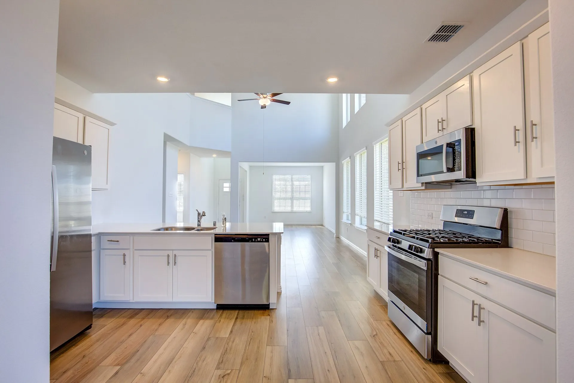 Single Family Residence For Rent in Tarrant County , 10013 Elkhorn Drive, Fort Worth, Texas 76179, 4 Bedroom, 3 Bathroom, 2 Garage spaces, 2,128 Sqft, built in 2023, mls#21411587, Real Estate Agent in Fort Worth, Homes For Rent in Tarrant county, Homes For Rent in Fort Worth, Realtor in Fort Worth Texas, Real Estate Brokerage Independent Realty Texas, Luminita Cordes Realtor