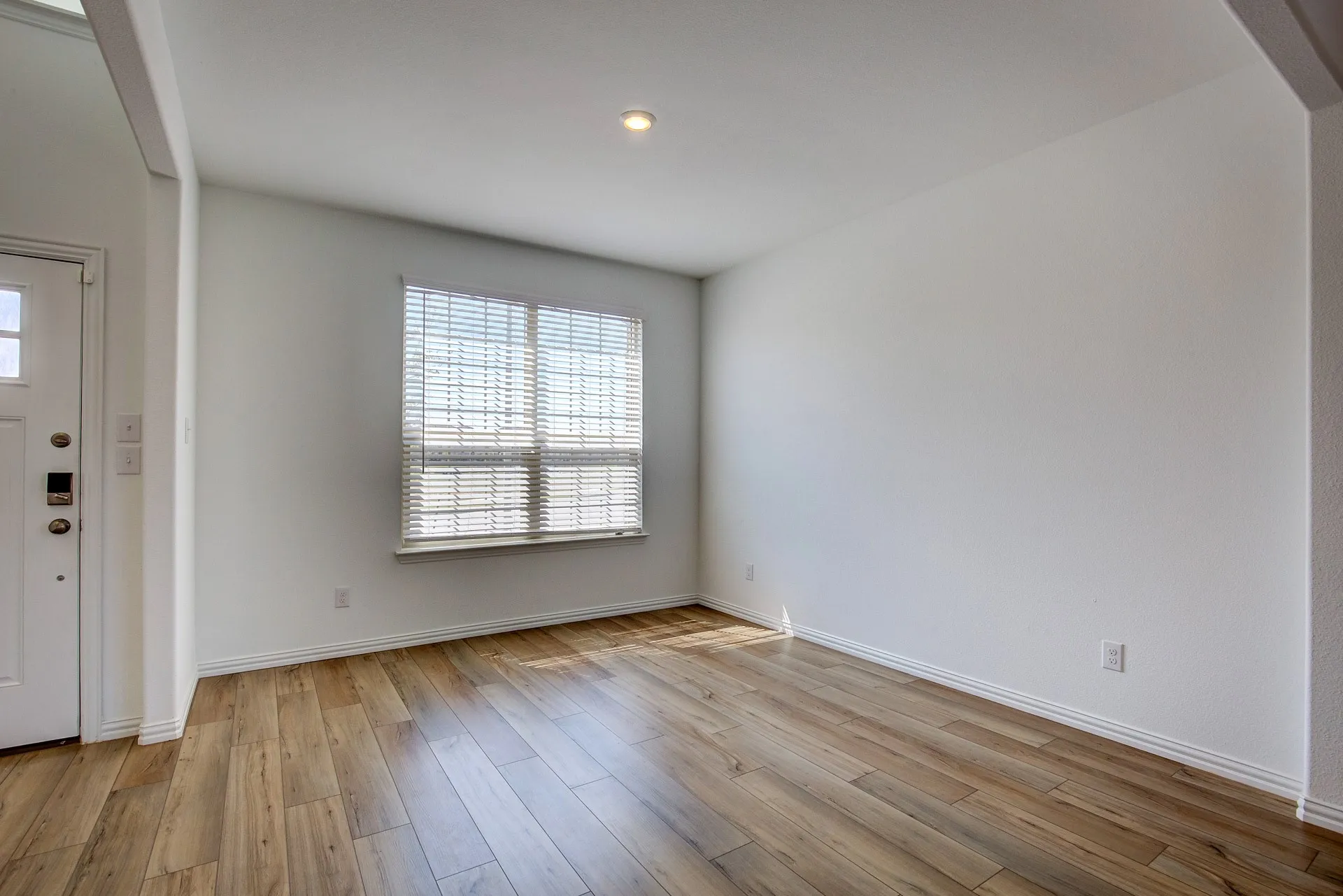 Single Family Residence For Rent in Tarrant County , 10013 Elkhorn Drive, Fort Worth, Texas 76179, 4 Bedroom, 3 Bathroom, 2 Garage spaces, 2,128 Sqft, built in 2023, mls#21411587, Real Estate Agent in Fort Worth, Homes For Rent in Tarrant county, Homes For Rent in Fort Worth, Realtor in Fort Worth Texas, Real Estate Brokerage Independent Realty Texas, Luminita Cordes Realtor