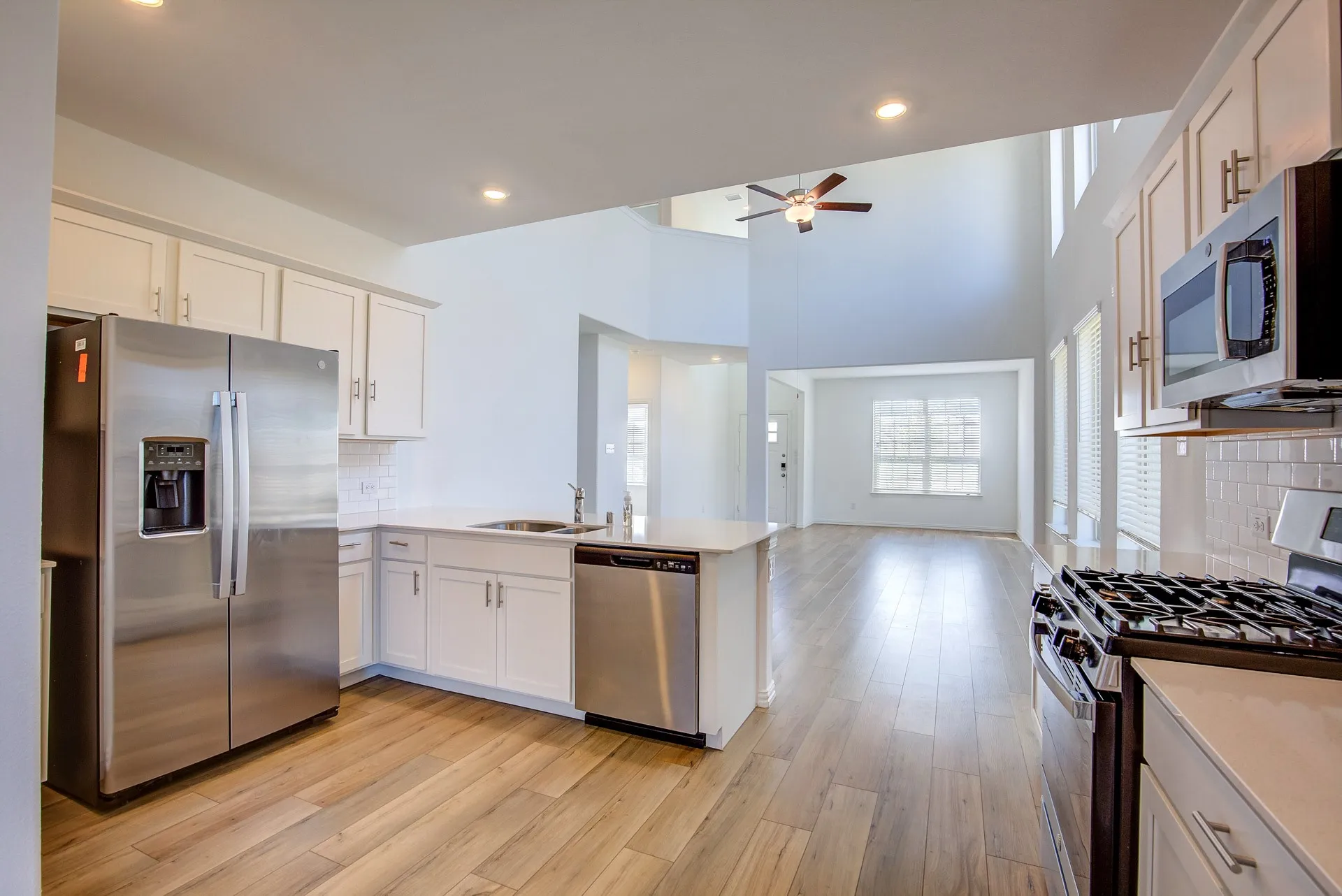 Single Family Residence For Rent in Tarrant County , 10013 Elkhorn Drive, Fort Worth, Texas 76179, 4 Bedroom, 3 Bathroom, 2 Garage spaces, 2,128 Sqft, built in 2023, mls#21411587, Real Estate Agent in Fort Worth, Homes For Rent in Tarrant county, Homes For Rent in Fort Worth, Realtor in Fort Worth Texas, Real Estate Brokerage Independent Realty Texas, Luminita Cordes Realtor