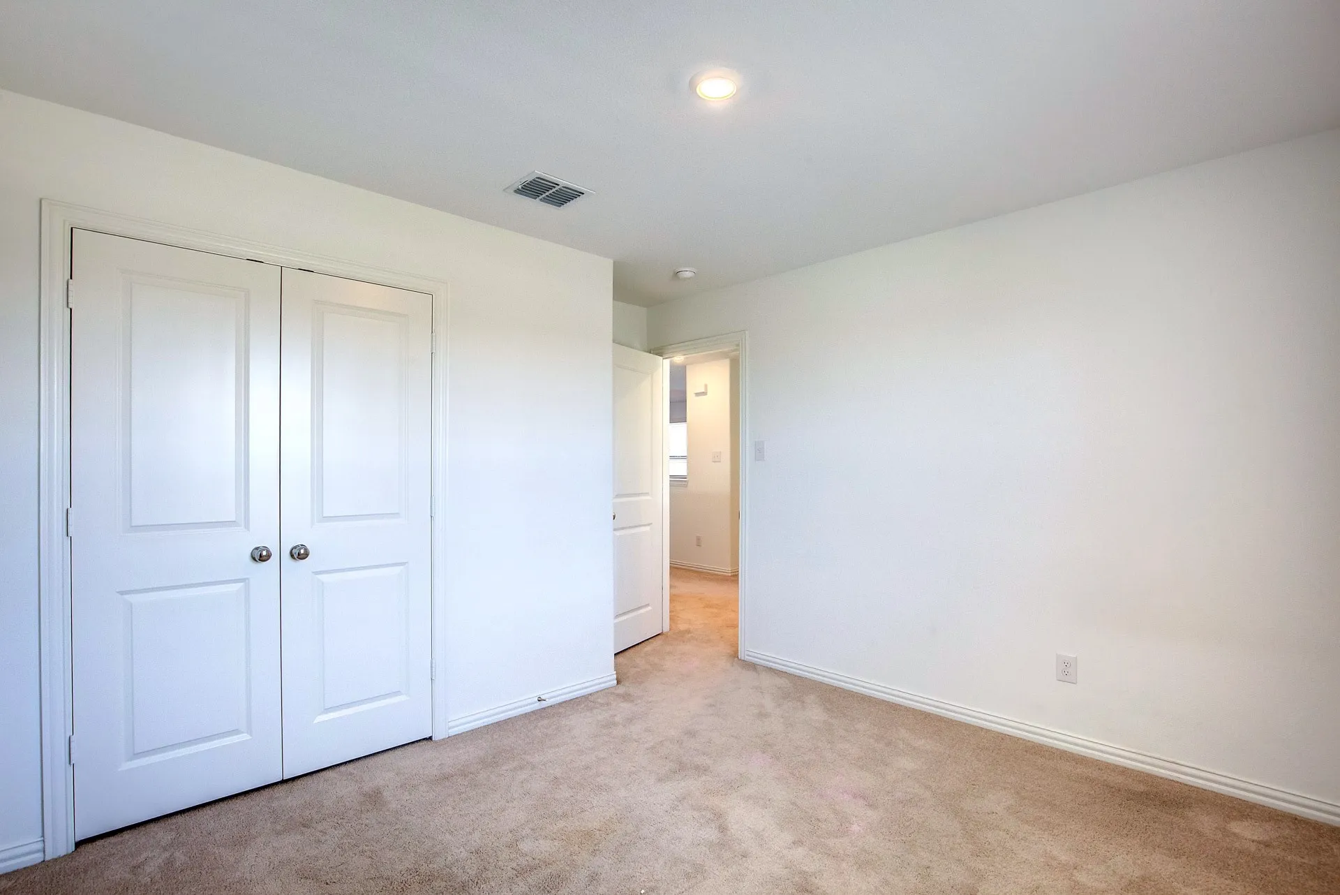 Single Family Residence For Rent in Tarrant County , 10013 Elkhorn Drive, Fort Worth, Texas 76179, 4 Bedroom, 3 Bathroom, 2 Garage spaces, 2,128 Sqft, built in 2023, mls#21411587, Real Estate Agent in Fort Worth, Homes For Rent in Tarrant county, Homes For Rent in Fort Worth, Realtor in Fort Worth Texas, Real Estate Brokerage Independent Realty Texas, Luminita Cordes Realtor