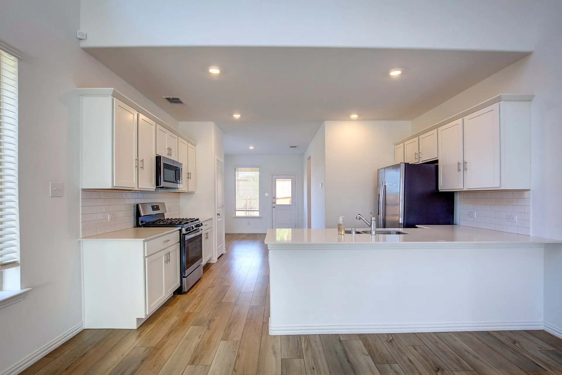 Single Family Residence For Rent in Tarrant County , 10013 Elkhorn Drive, Fort Worth, Texas 76179, 4 Bedroom, 3 Bathroom, 2 Garage spaces, 2,128 Sqft, built in 2023, mls#21411587, Real Estate Agent in Fort Worth, Homes For Rent in Tarrant county, Homes For Rent in Fort Worth, Realtor in Fort Worth Texas, Real Estate Brokerage Independent Realty Texas, Luminita Cordes Realtor