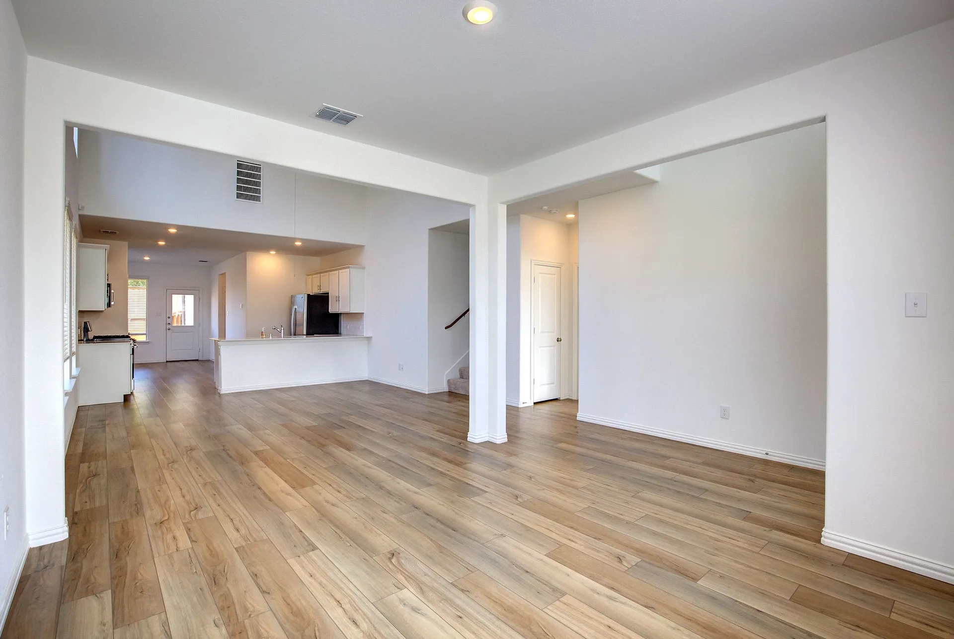 Single Family Residence For Rent in Tarrant County , 10013 Elkhorn Drive, Fort Worth, Texas 76179, 4 Bedroom, 3 Bathroom, 2 Garage spaces, 2,128 Sqft, built in 2023, mls#21411587, Real Estate Agent in Fort Worth, Homes For Rent in Tarrant county, Homes For Rent in Fort Worth, Realtor in Fort Worth Texas, Real Estate Brokerage Independent Realty Texas, Luminita Cordes Realtor