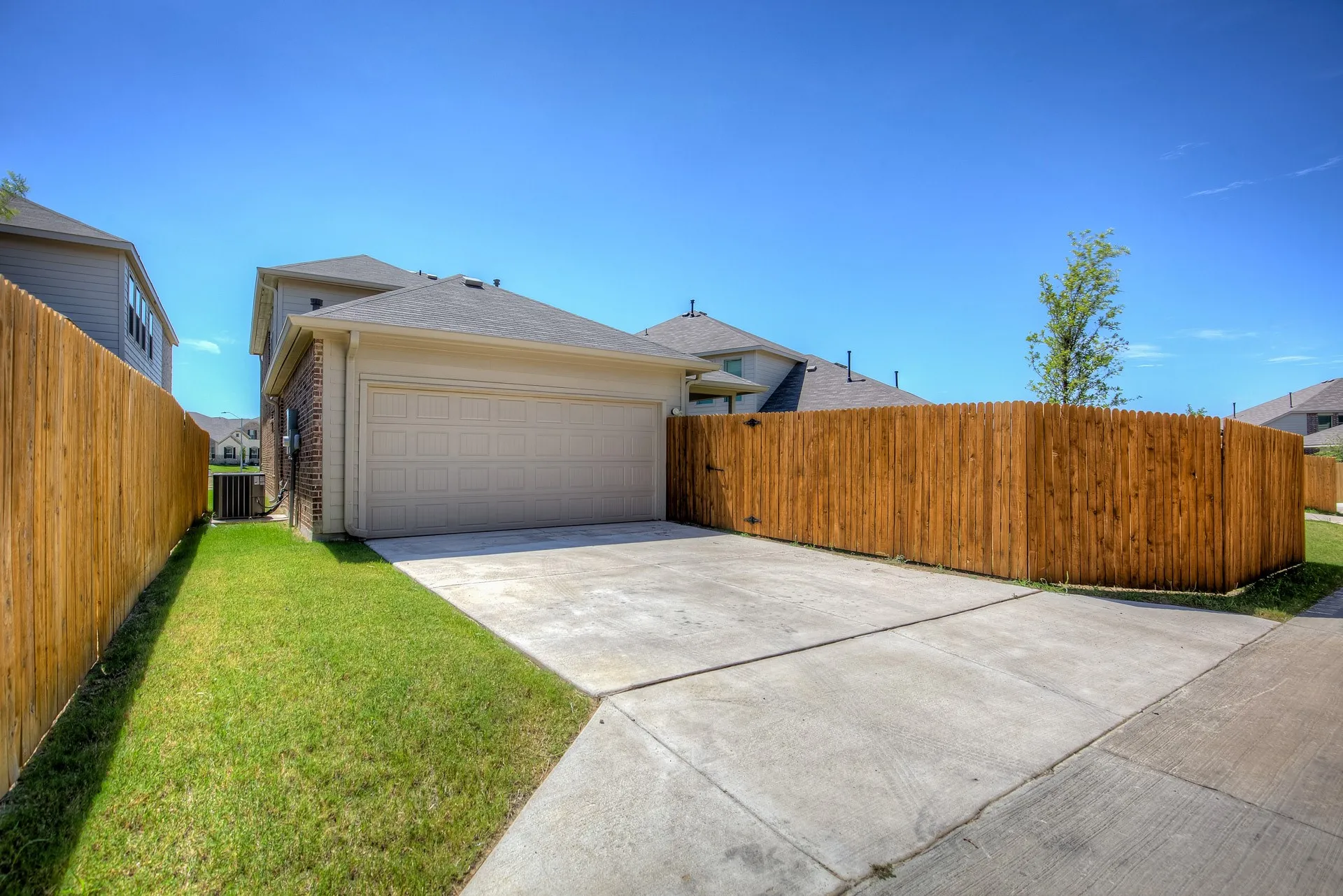 Single Family Residence For Rent in Tarrant County , 10013 Elkhorn Drive, Fort Worth, Texas 76179, 4 Bedroom, 3 Bathroom, 2 Garage spaces, 2,128 Sqft, built in 2023, mls#21411587, Real Estate Agent in Fort Worth, Homes For Rent in Tarrant county, Homes For Rent in Fort Worth, Realtor in Fort Worth Texas, Real Estate Brokerage Independent Realty Texas, Luminita Cordes Realtor