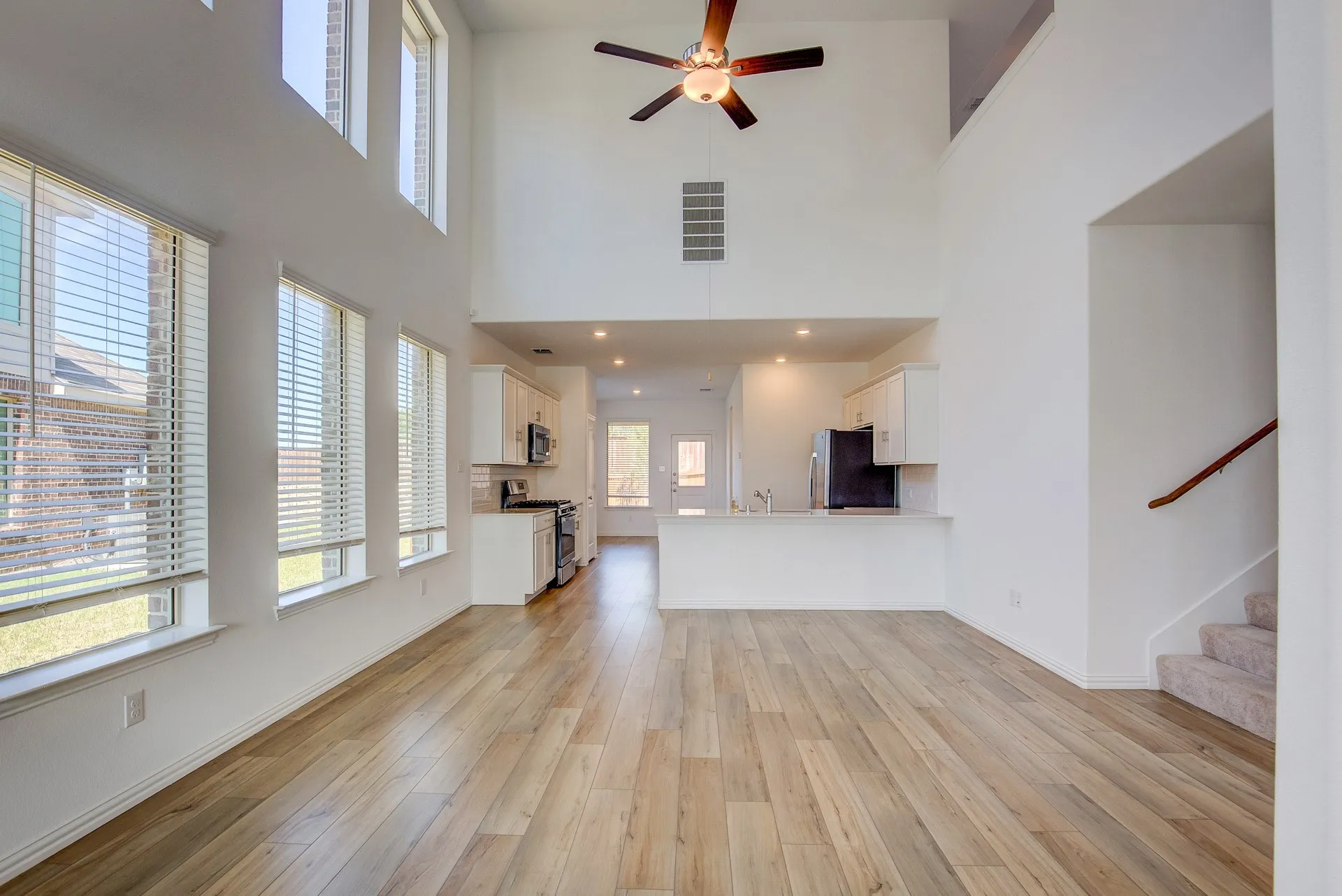 Single Family Residence For Rent in Tarrant County , 10013 Elkhorn Drive, Fort Worth, Texas 76179, 4 Bedroom, 3 Bathroom, 2 Garage spaces, 2,128 Sqft, built in 2023, mls#21411587, Real Estate Agent in Fort Worth, Homes For Rent in Tarrant county, Homes For Rent in Fort Worth, Realtor in Fort Worth Texas, Real Estate Brokerage Independent Realty Texas, Luminita Cordes Realtor