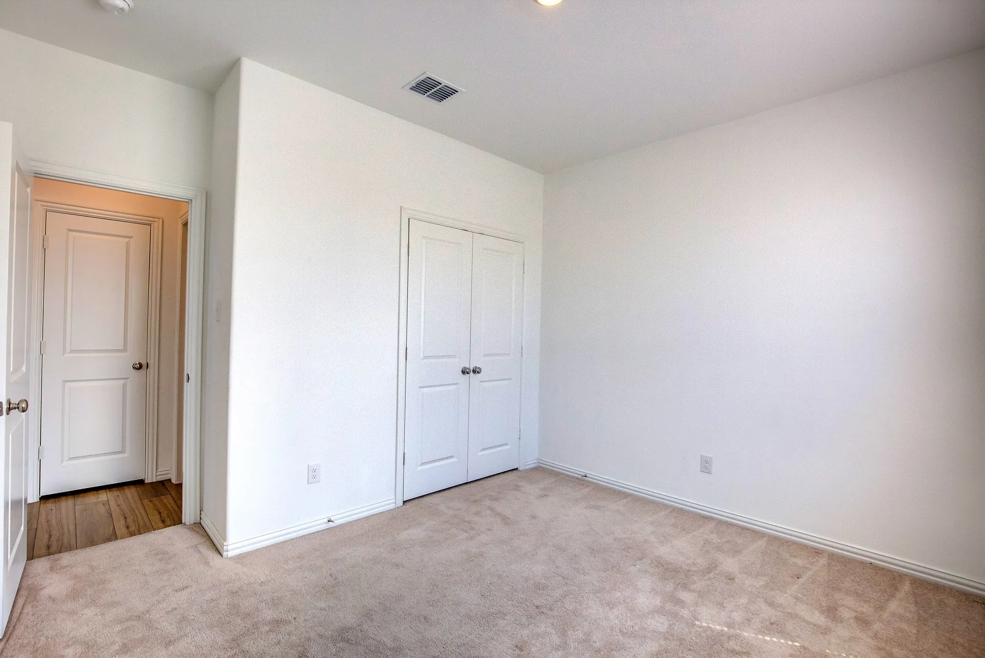 Single Family Residence For Rent in Tarrant County , 10013 Elkhorn Drive, Fort Worth, Texas 76179, 4 Bedroom, 3 Bathroom, 2 Garage spaces, 2,128 Sqft, built in 2023, mls#21411587, Real Estate Agent in Fort Worth, Homes For Rent in Tarrant county, Homes For Rent in Fort Worth, Realtor in Fort Worth Texas, Real Estate Brokerage Independent Realty Texas, Luminita Cordes Realtor