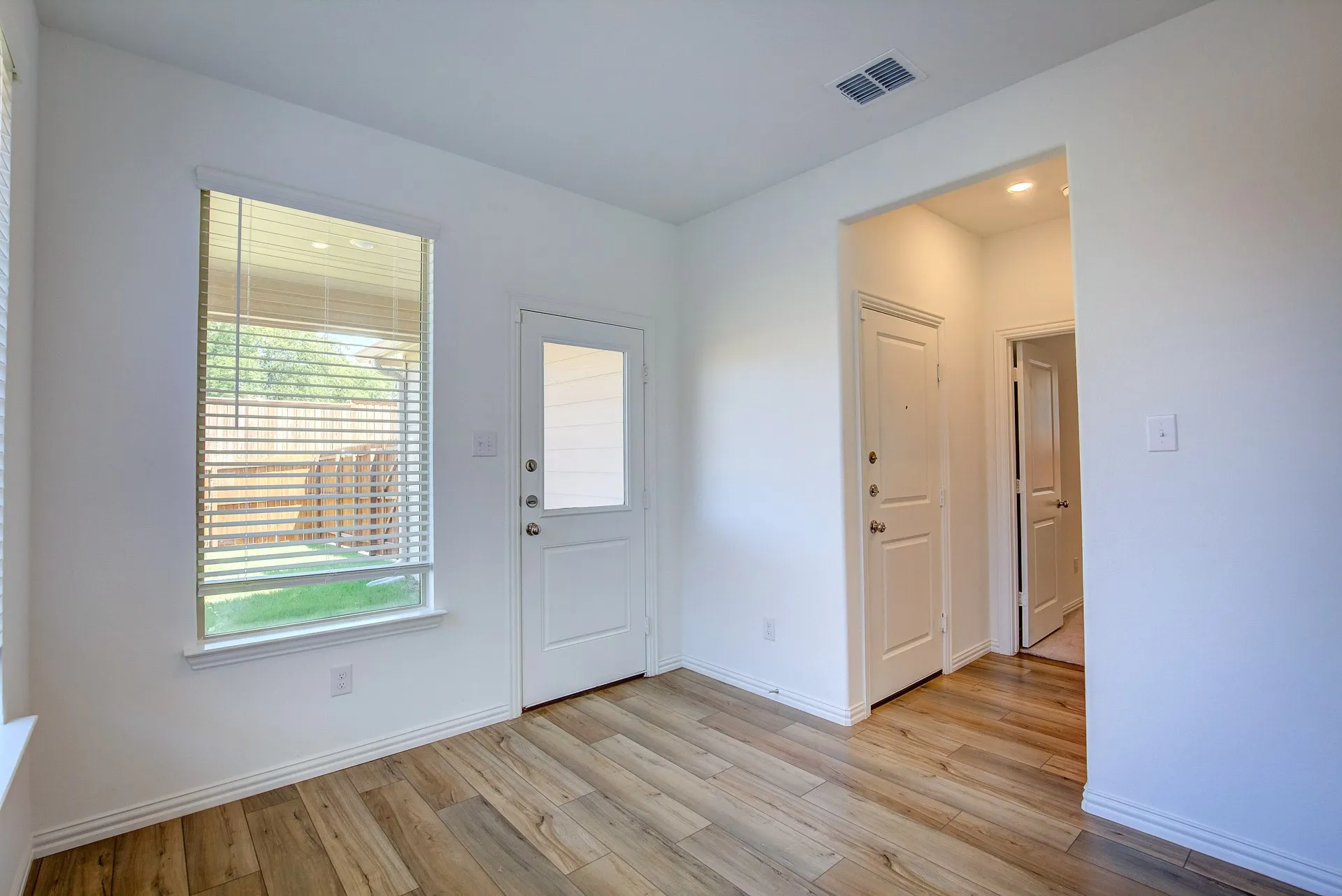 Single Family Residence For Rent in Tarrant County , 10013 Elkhorn Drive, Fort Worth, Texas 76179, 4 Bedroom, 3 Bathroom, 2 Garage spaces, 2,128 Sqft, built in 2023, mls#21411587, Real Estate Agent in Fort Worth, Homes For Rent in Tarrant county, Homes For Rent in Fort Worth, Realtor in Fort Worth Texas, Real Estate Brokerage Independent Realty Texas, Luminita Cordes Realtor