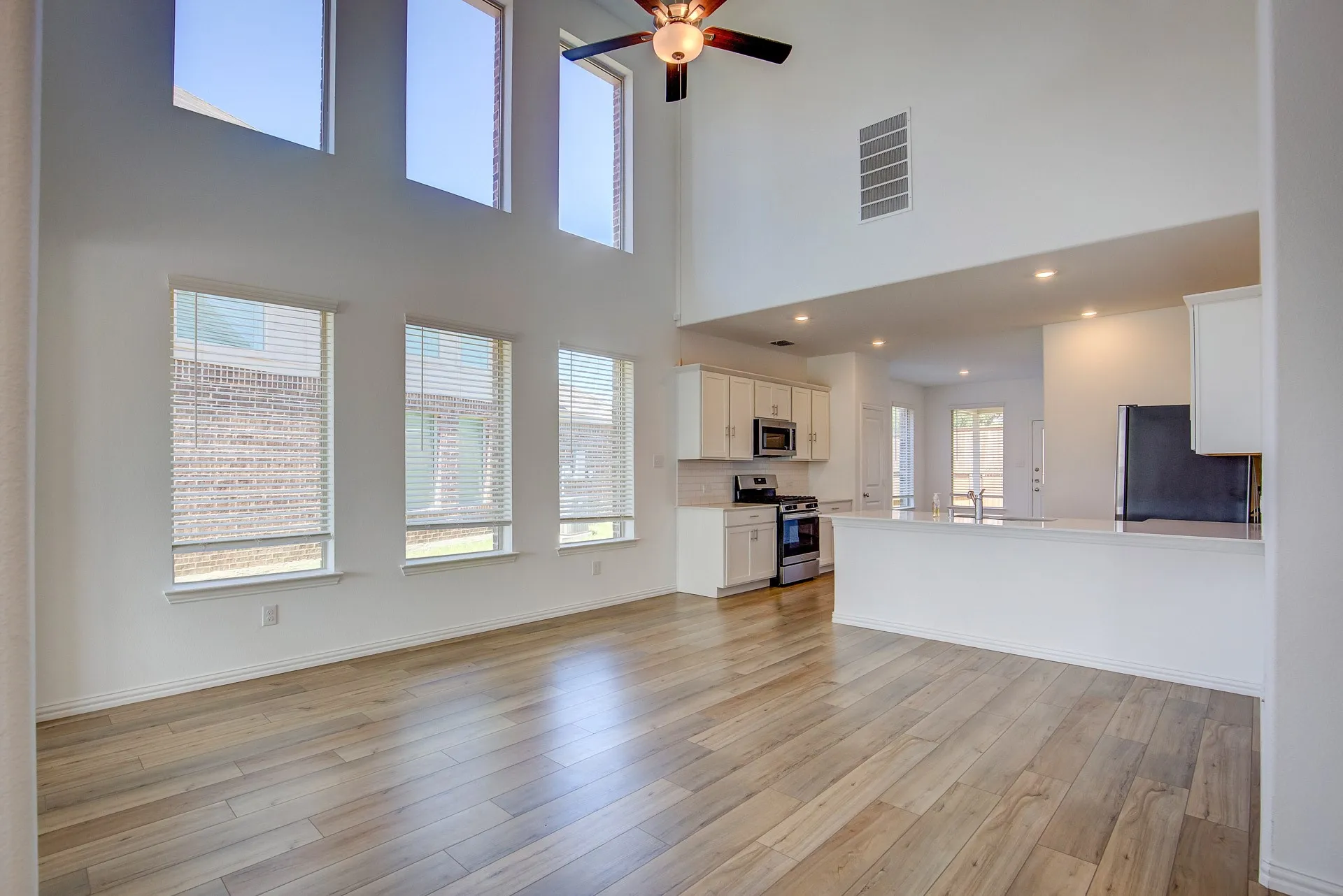 Single Family Residence For Rent in Tarrant County , 10013 Elkhorn Drive, Fort Worth, Texas 76179, 4 Bedroom, 3 Bathroom, 2 Garage spaces, 2,128 Sqft, built in 2023, mls#21411587, Real Estate Agent in Fort Worth, Homes For Rent in Tarrant county, Homes For Rent in Fort Worth, Realtor in Fort Worth Texas, Real Estate Brokerage Independent Realty Texas, Luminita Cordes Realtor