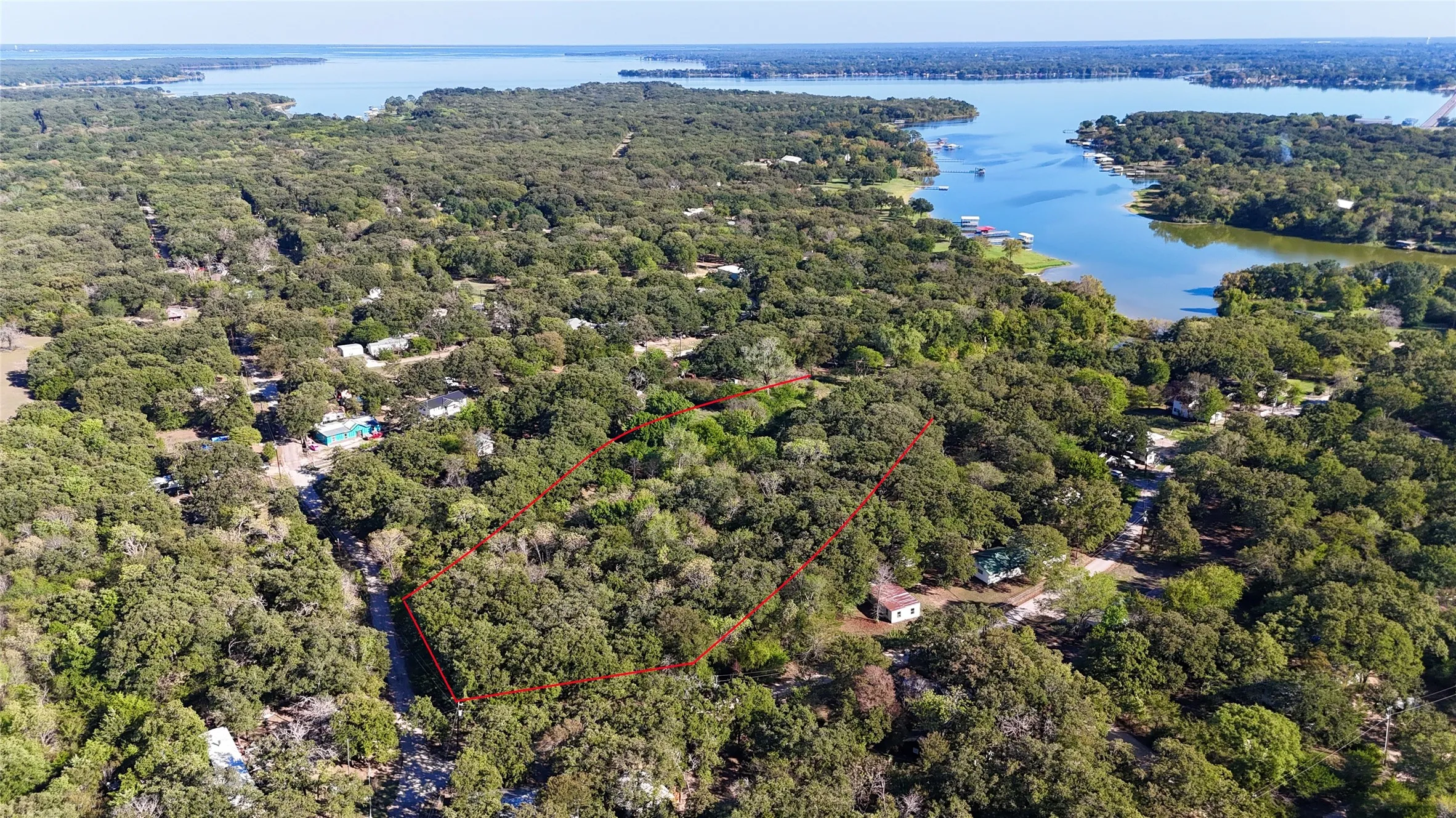 Single Family Residence For Sale in Hunt County , 9460 Amy Drive, Hawk Cove, Texas 75474, 1 Bedroom, 1 Bathroom, Garage spaces, 575 Sqft, built in 1974, mls#21407521, Real Estate Agent in Hawk Cove, Homes For Sale in Hunt county, Homes For Sale in Hawk Cove, Realtor in Hawk Cove Texas, Real Estate Brokerage Independent Realty Texas, Luminita Cordes Realtor