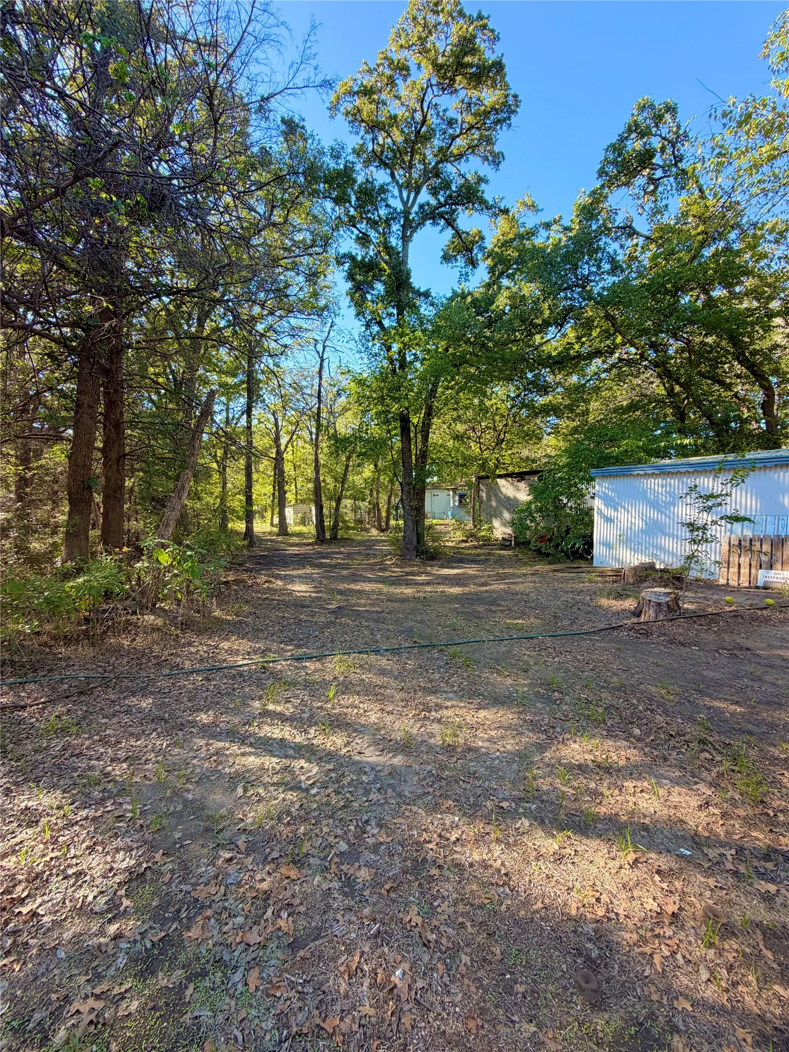 Single Family Residence For Sale in Hunt County , 9460 Amy Drive, Hawk Cove, Texas 75474, 1 Bedroom, 1 Bathroom, Garage spaces, 575 Sqft, built in 1974, mls#21407521, Real Estate Agent in Hawk Cove, Homes For Sale in Hunt county, Homes For Sale in Hawk Cove, Realtor in Hawk Cove Texas, Real Estate Brokerage Independent Realty Texas, Luminita Cordes Realtor