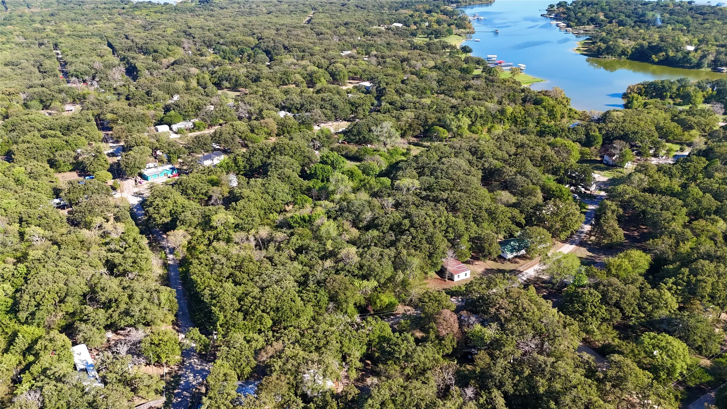 Single Family Residence For Sale in Hunt County , 9460 Amy Drive, Hawk Cove, Texas 75474, 1 Bedroom, 1 Bathroom, Garage spaces, 575 Sqft, built in 1974, mls#21407521, Real Estate Agent in Hawk Cove, Homes For Sale in Hunt county, Homes For Sale in Hawk Cove, Realtor in Hawk Cove Texas, Real Estate Brokerage Independent Realty Texas, Luminita Cordes Realtor