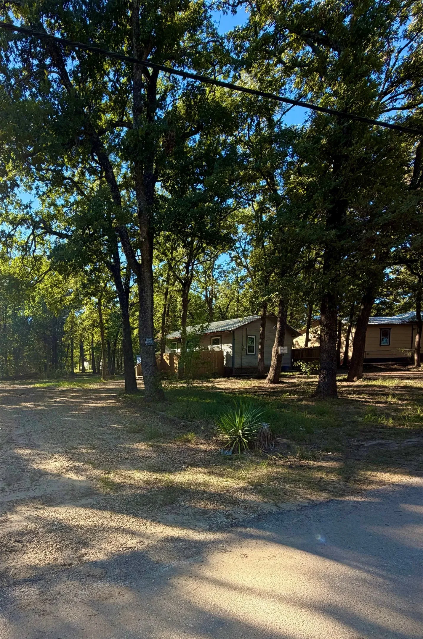 Single Family Residence For Sale in Hunt County , 9460 Amy Drive, Hawk Cove, Texas 75474, 1 Bedroom, 1 Bathroom, Garage spaces, 575 Sqft, built in 1974, mls#21407521, Real Estate Agent in Hawk Cove, Homes For Sale in Hunt county, Homes For Sale in Hawk Cove, Realtor in Hawk Cove Texas, Real Estate Brokerage Independent Realty Texas, Luminita Cordes Realtor