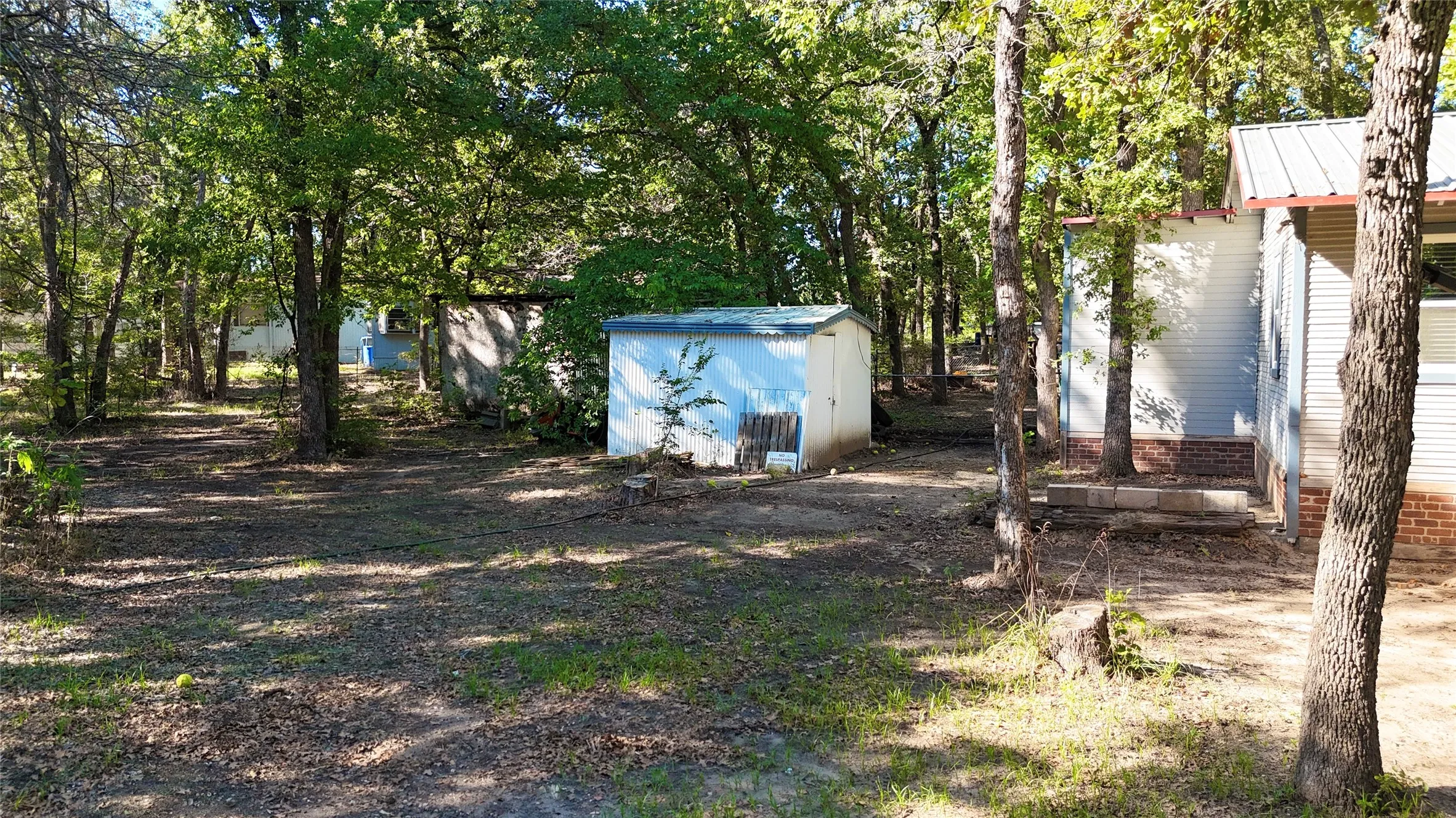 Single Family Residence For Sale in Hunt County , 9460 Amy Drive, Hawk Cove, Texas 75474, 1 Bedroom, 1 Bathroom, Garage spaces, 575 Sqft, built in 1974, mls#21407521, Real Estate Agent in Hawk Cove, Homes For Sale in Hunt county, Homes For Sale in Hawk Cove, Realtor in Hawk Cove Texas, Real Estate Brokerage Independent Realty Texas, Luminita Cordes Realtor