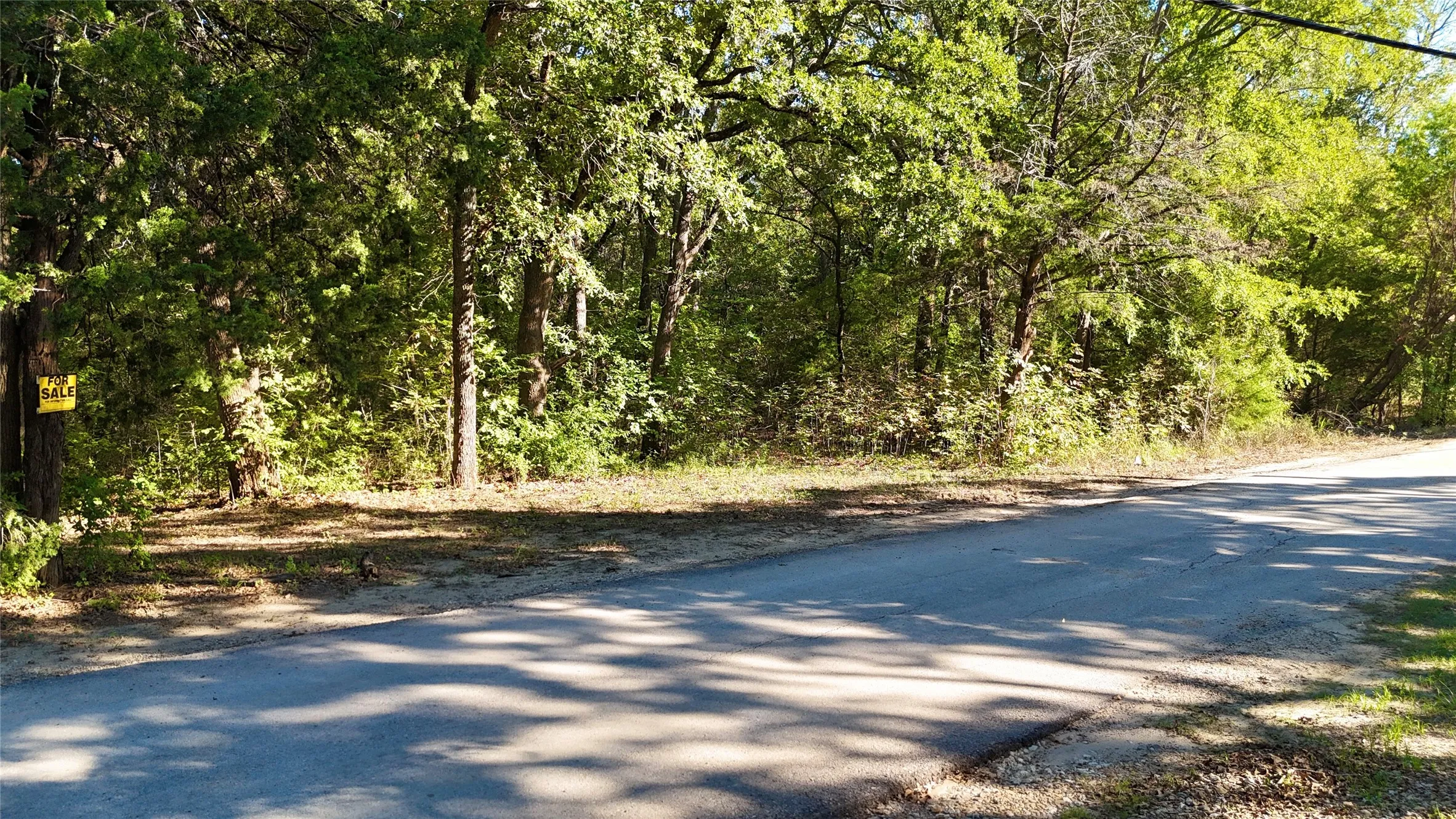 Single Family Residence For Sale in Hunt County , 9460 Amy Drive, Hawk Cove, Texas 75474, 1 Bedroom, 1 Bathroom, Garage spaces, 575 Sqft, built in 1974, mls#21407521, Real Estate Agent in Hawk Cove, Homes For Sale in Hunt county, Homes For Sale in Hawk Cove, Realtor in Hawk Cove Texas, Real Estate Brokerage Independent Realty Texas, Luminita Cordes Realtor