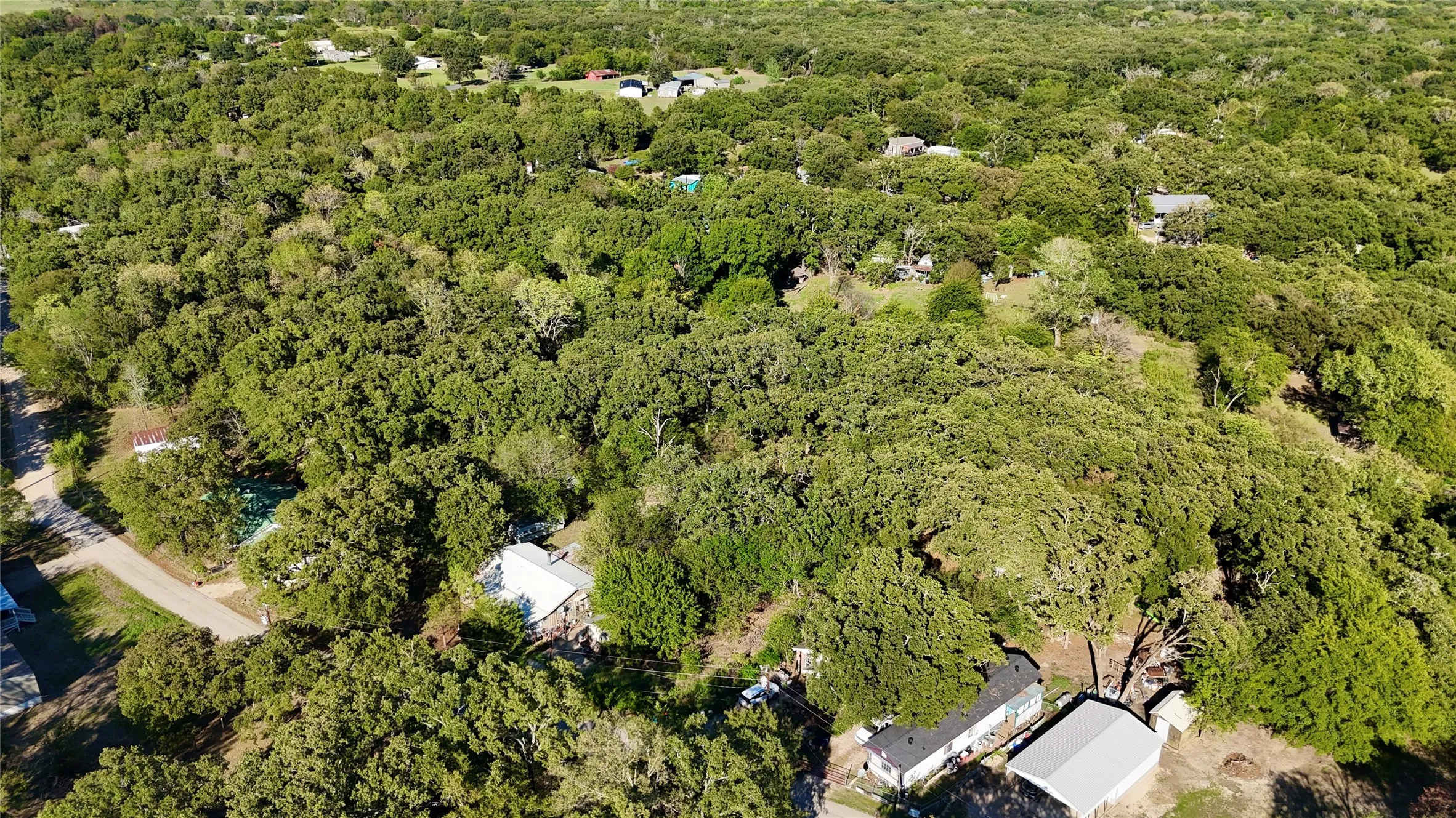 Single Family Residence For Sale in Hunt County , 9460 Amy Drive, Hawk Cove, Texas 75474, 1 Bedroom, 1 Bathroom, Garage spaces, 575 Sqft, built in 1974, mls#21407521, Real Estate Agent in Hawk Cove, Homes For Sale in Hunt county, Homes For Sale in Hawk Cove, Realtor in Hawk Cove Texas, Real Estate Brokerage Independent Realty Texas, Luminita Cordes Realtor