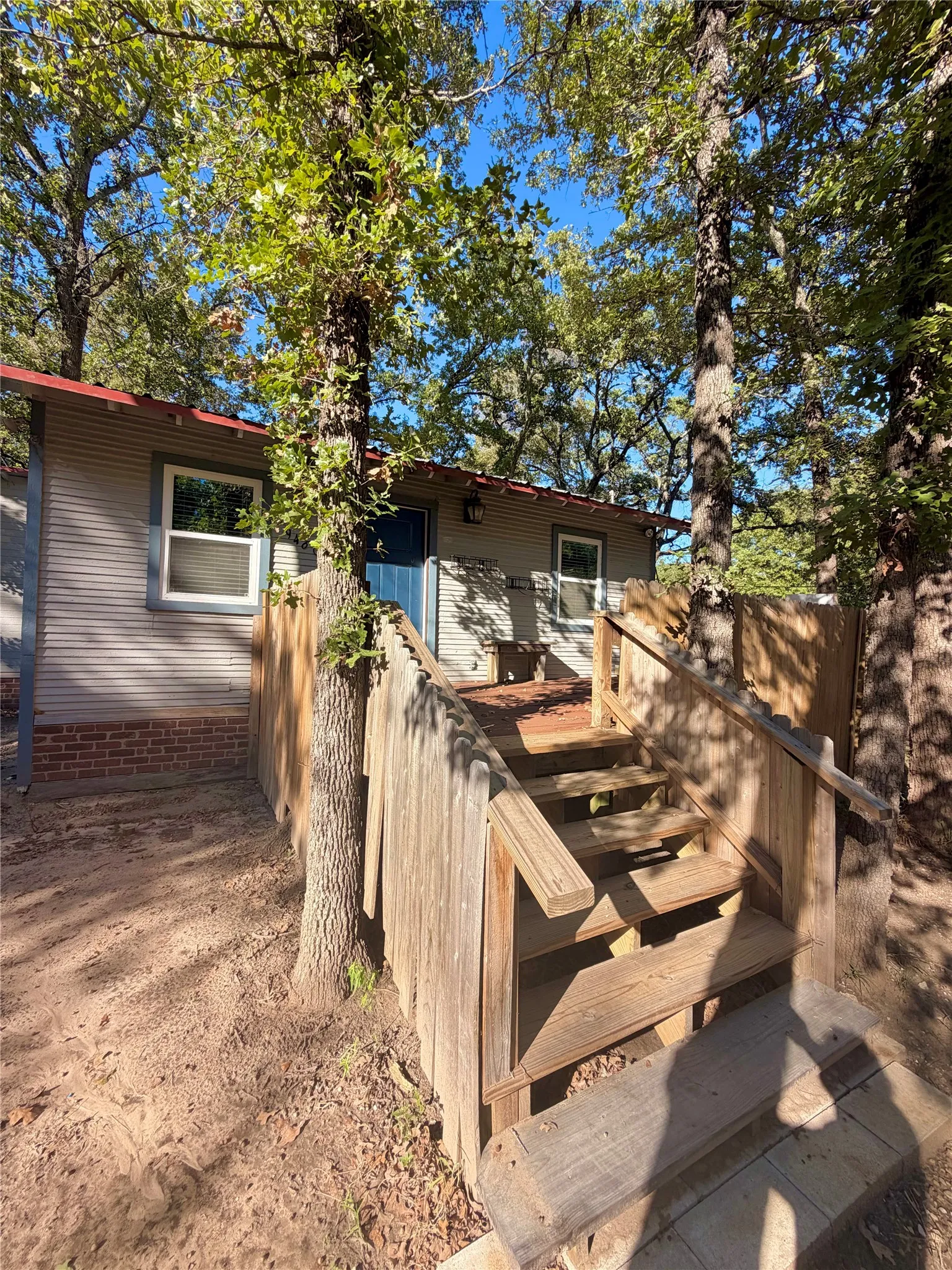 Single Family Residence For Sale in Hunt County , 9460 Amy Drive, Hawk Cove, Texas 75474, 1 Bedroom, 1 Bathroom, Garage spaces, 575 Sqft, built in 1974, mls#21407521, Real Estate Agent in Hawk Cove, Homes For Sale in Hunt county, Homes For Sale in Hawk Cove, Realtor in Hawk Cove Texas, Real Estate Brokerage Independent Realty Texas, Luminita Cordes Realtor