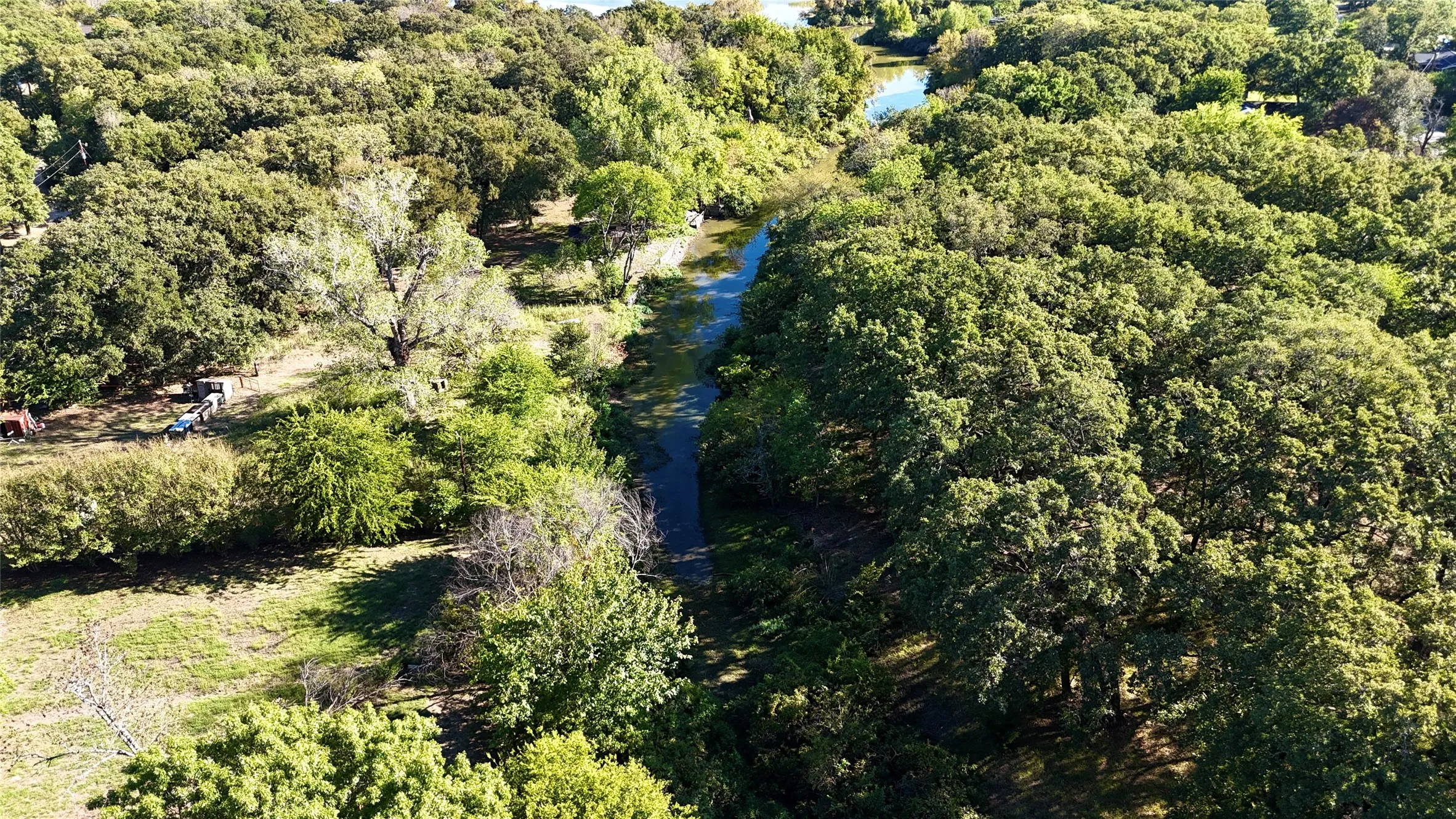 Single Family Residence For Sale in Hunt County , 9460 Amy Drive, Hawk Cove, Texas 75474, 1 Bedroom, 1 Bathroom, Garage spaces, 575 Sqft, built in 1974, mls#21407521, Real Estate Agent in Hawk Cove, Homes For Sale in Hunt county, Homes For Sale in Hawk Cove, Realtor in Hawk Cove Texas, Real Estate Brokerage Independent Realty Texas, Luminita Cordes Realtor