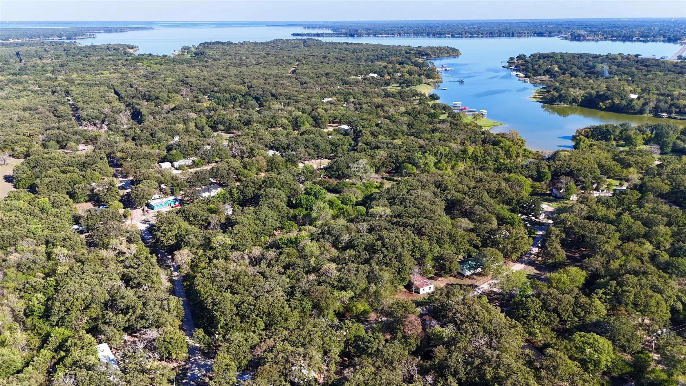 Single Family Residence For Sale in Hunt County , 9460 Amy Drive, Hawk Cove, Texas 75474, 1 Bedroom, 1 Bathroom, Garage spaces, 575 Sqft, built in 1974, mls#21407521, Real Estate Agent in Hawk Cove, Homes For Sale in Hunt county, Homes For Sale in Hawk Cove, Realtor in Hawk Cove Texas, Real Estate Brokerage Independent Realty Texas, Luminita Cordes Realtor