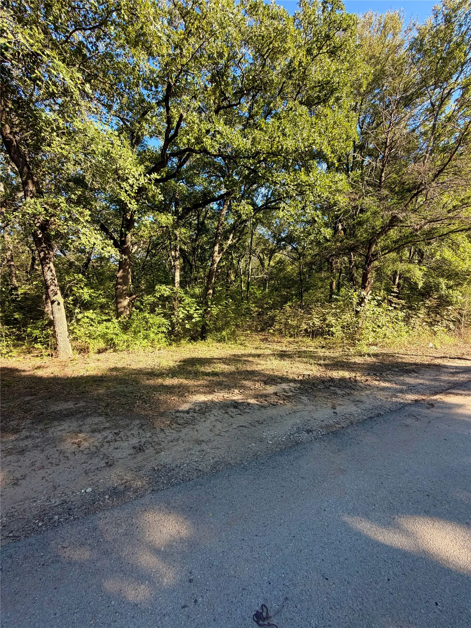 Single Family Residence For Sale in Hunt County , 9460 Amy Drive, Hawk Cove, Texas 75474, 1 Bedroom, 1 Bathroom, Garage spaces, 575 Sqft, built in 1974, mls#21407521, Real Estate Agent in Hawk Cove, Homes For Sale in Hunt county, Homes For Sale in Hawk Cove, Realtor in Hawk Cove Texas, Real Estate Brokerage Independent Realty Texas, Luminita Cordes Realtor