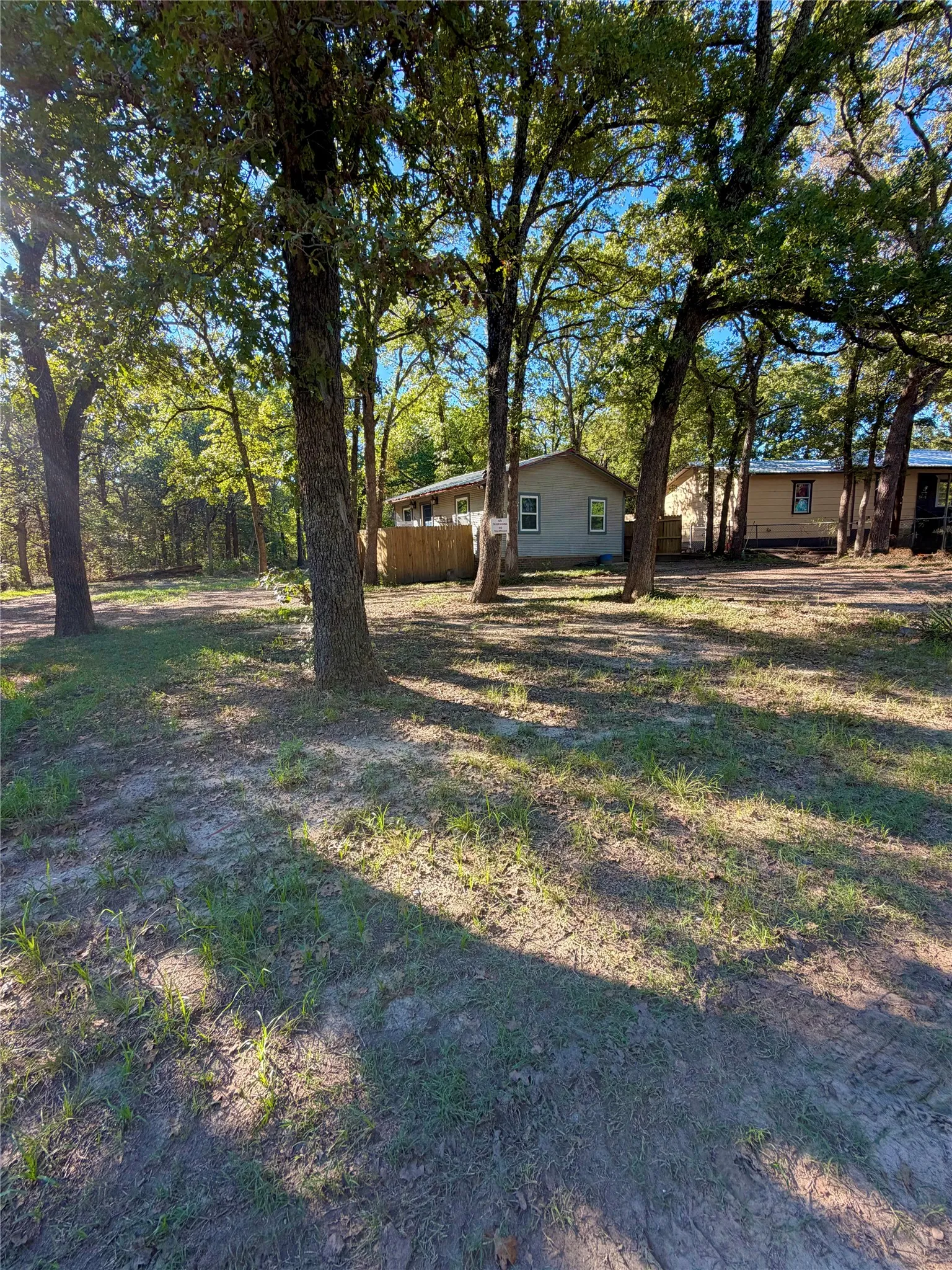 Single Family Residence For Sale in Hunt County , 9460 Amy Drive, Hawk Cove, Texas 75474, 1 Bedroom, 1 Bathroom, Garage spaces, 575 Sqft, built in 1974, mls#21407521, Real Estate Agent in Hawk Cove, Homes For Sale in Hunt county, Homes For Sale in Hawk Cove, Realtor in Hawk Cove Texas, Real Estate Brokerage Independent Realty Texas, Luminita Cordes Realtor
