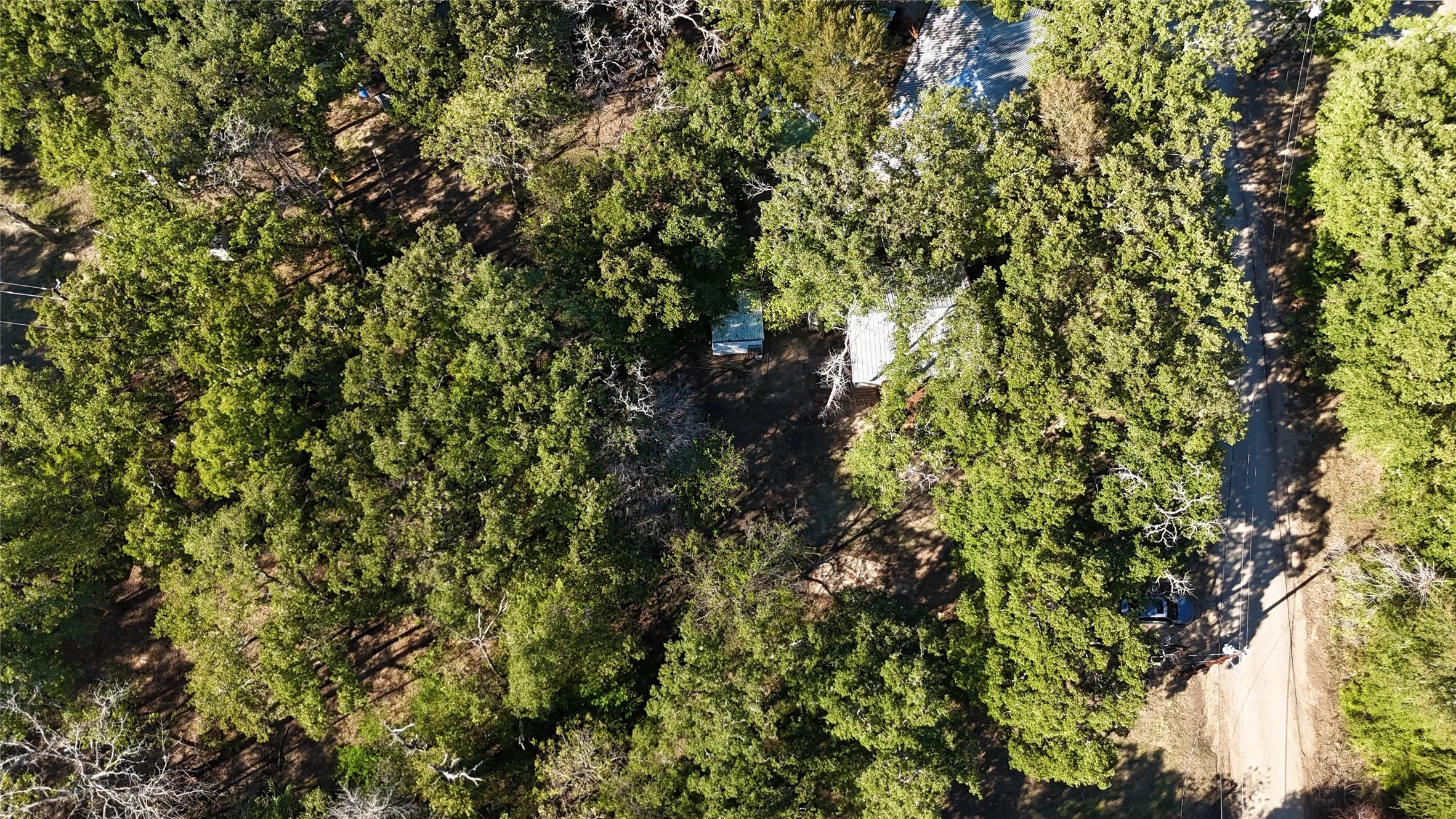 Single Family Residence For Sale in Hunt County , 9460 Amy Drive, Hawk Cove, Texas 75474, 1 Bedroom, 1 Bathroom, Garage spaces, 575 Sqft, built in 1974, mls#21407521, Real Estate Agent in Hawk Cove, Homes For Sale in Hunt county, Homes For Sale in Hawk Cove, Realtor in Hawk Cove Texas, Real Estate Brokerage Independent Realty Texas, Luminita Cordes Realtor