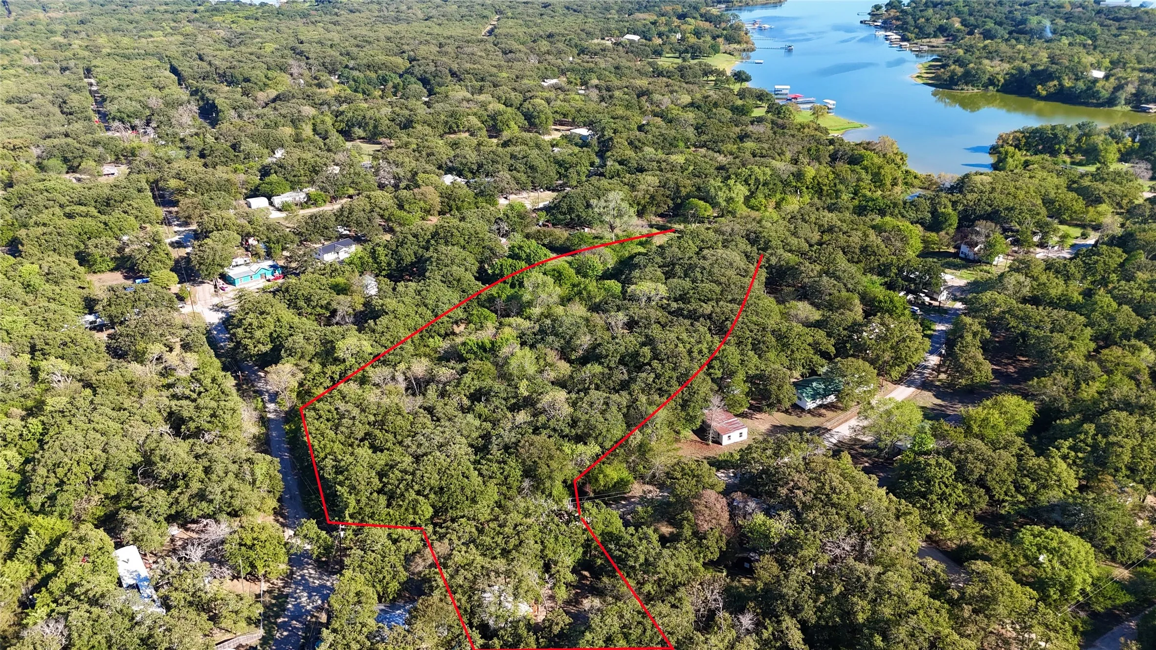 Single Family Residence For Sale in Hunt County , 9460 Amy Drive, Hawk Cove, Texas 75474, 1 Bedroom, 1 Bathroom, Garage spaces, 575 Sqft, built in 1974, mls#21407521, Real Estate Agent in Hawk Cove, Homes For Sale in Hunt county, Homes For Sale in Hawk Cove, Realtor in Hawk Cove Texas, Real Estate Brokerage Independent Realty Texas, Luminita Cordes Realtor