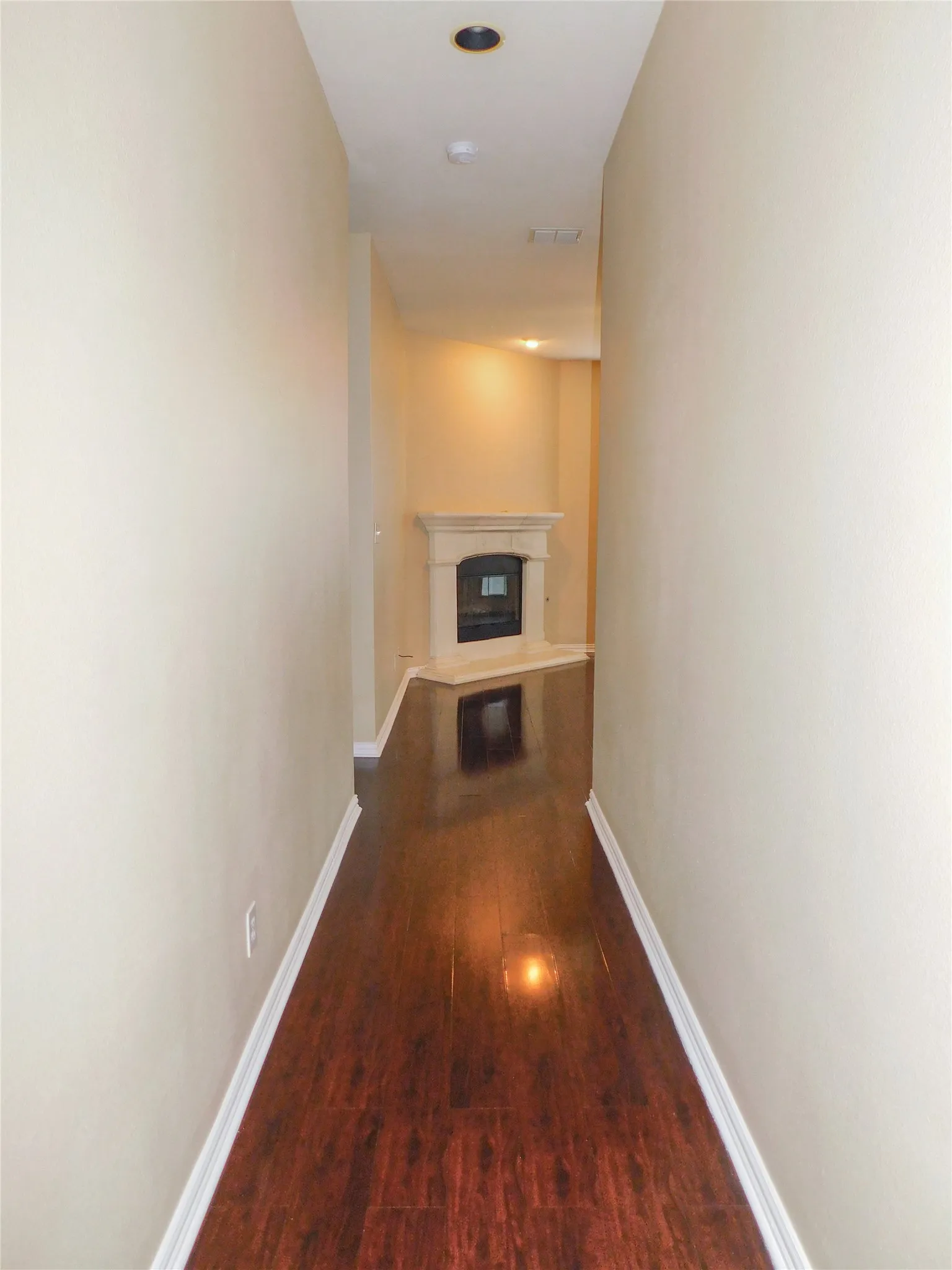Single Family Residence For Rent in Denton County , 2661 Lake Ridge Drive, Little Elm, Texas 75068, 3 Bedroom, 2 Bathroom, 2 Garage spaces, 1,673 Sqft, built in 2006, mls#21408295, Real Estate Agent in Little Elm, Homes For Rent in Denton county, Homes For Rent in Little Elm, Realtor in Little Elm Texas, Real Estate Brokerage Independent Realty Texas, Luminita Cordes Realtor