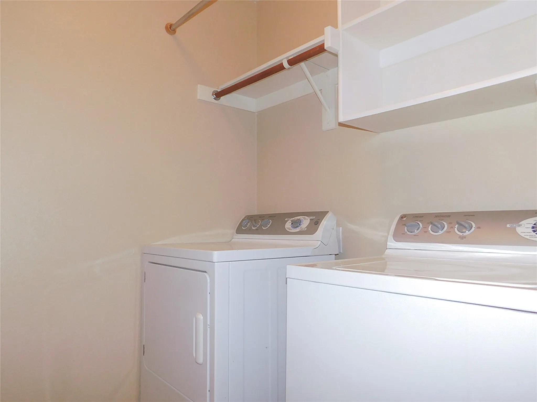 Single Family Residence For Rent in Denton County , 2661 Lake Ridge Drive, Little Elm, Texas 75068, 3 Bedroom, 2 Bathroom, 2 Garage spaces, 1,673 Sqft, built in 2006, mls#21408295, Real Estate Agent in Little Elm, Homes For Rent in Denton county, Homes For Rent in Little Elm, Realtor in Little Elm Texas, Real Estate Brokerage Independent Realty Texas, Luminita Cordes Realtor