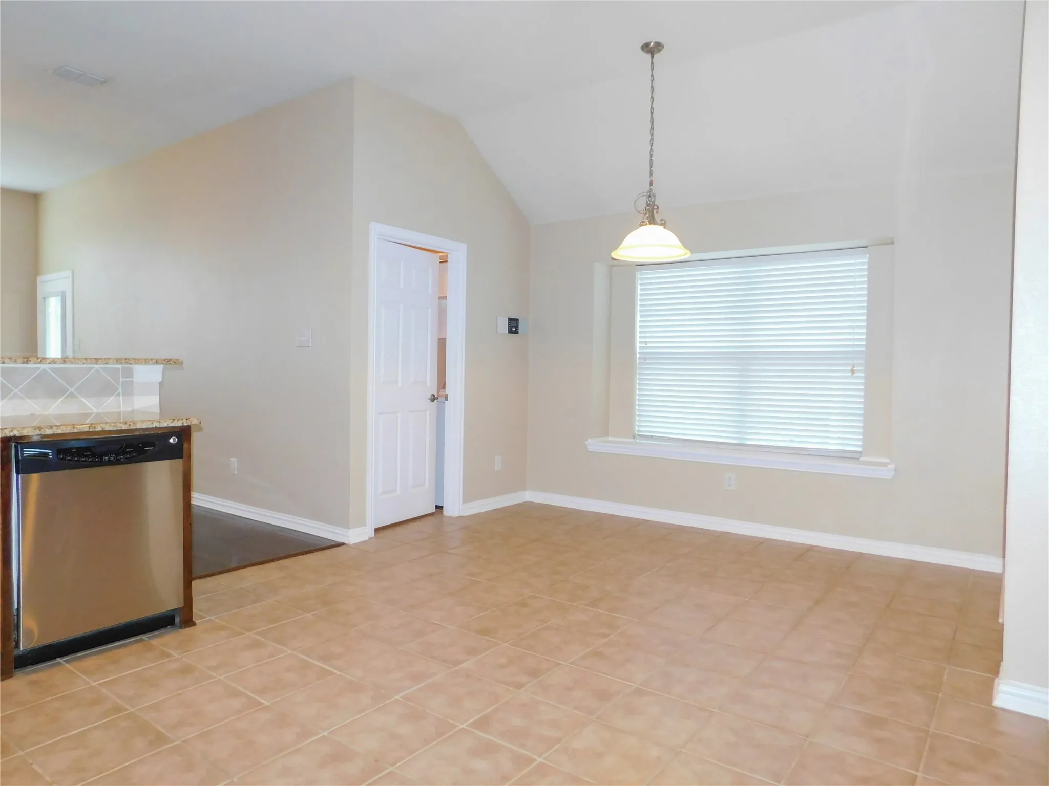 Single Family Residence For Rent in Denton County , 2661 Lake Ridge Drive, Little Elm, Texas 75068, 3 Bedroom, 2 Bathroom, 2 Garage spaces, 1,673 Sqft, built in 2006, mls#21408295, Real Estate Agent in Little Elm, Homes For Rent in Denton county, Homes For Rent in Little Elm, Realtor in Little Elm Texas, Real Estate Brokerage Independent Realty Texas, Luminita Cordes Realtor