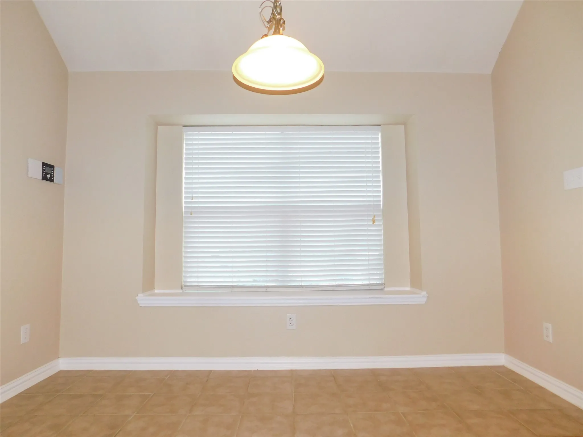 Single Family Residence For Rent in Denton County , 2661 Lake Ridge Drive, Little Elm, Texas 75068, 3 Bedroom, 2 Bathroom, 2 Garage spaces, 1,673 Sqft, built in 2006, mls#21408295, Real Estate Agent in Little Elm, Homes For Rent in Denton county, Homes For Rent in Little Elm, Realtor in Little Elm Texas, Real Estate Brokerage Independent Realty Texas, Luminita Cordes Realtor