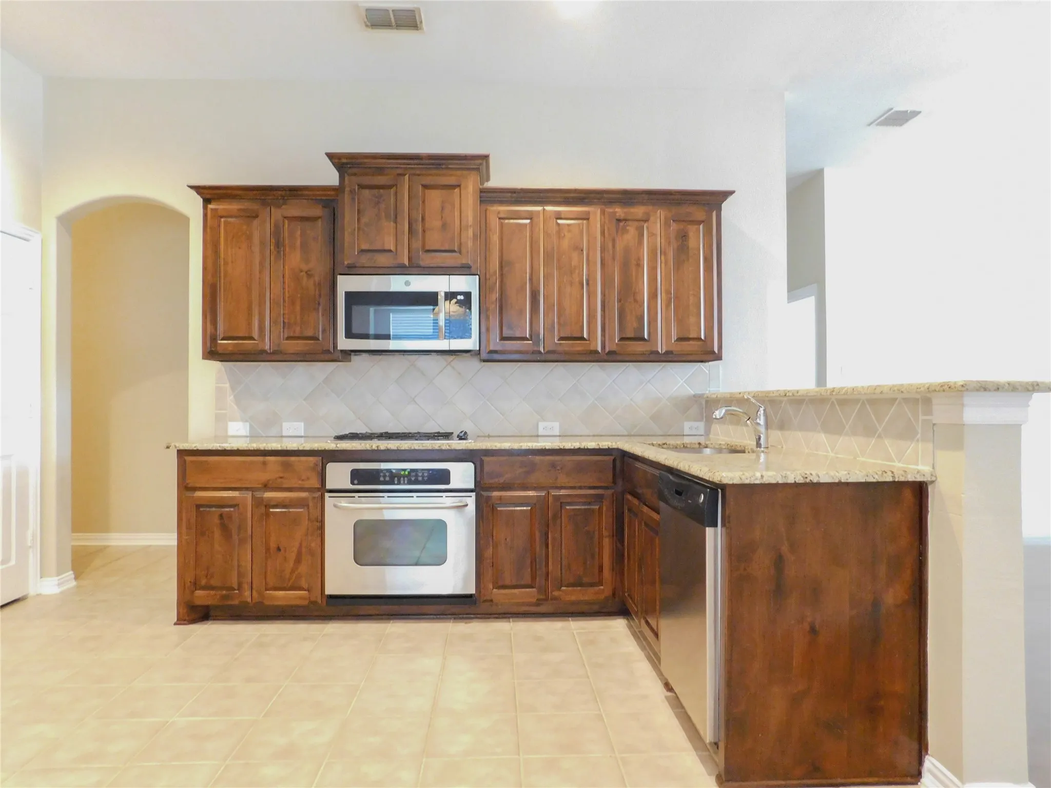 Single Family Residence For Rent in Denton County , 2661 Lake Ridge Drive, Little Elm, Texas 75068, 3 Bedroom, 2 Bathroom, 2 Garage spaces, 1,673 Sqft, built in 2006, mls#21408295, Real Estate Agent in Little Elm, Homes For Rent in Denton county, Homes For Rent in Little Elm, Realtor in Little Elm Texas, Real Estate Brokerage Independent Realty Texas, Luminita Cordes Realtor