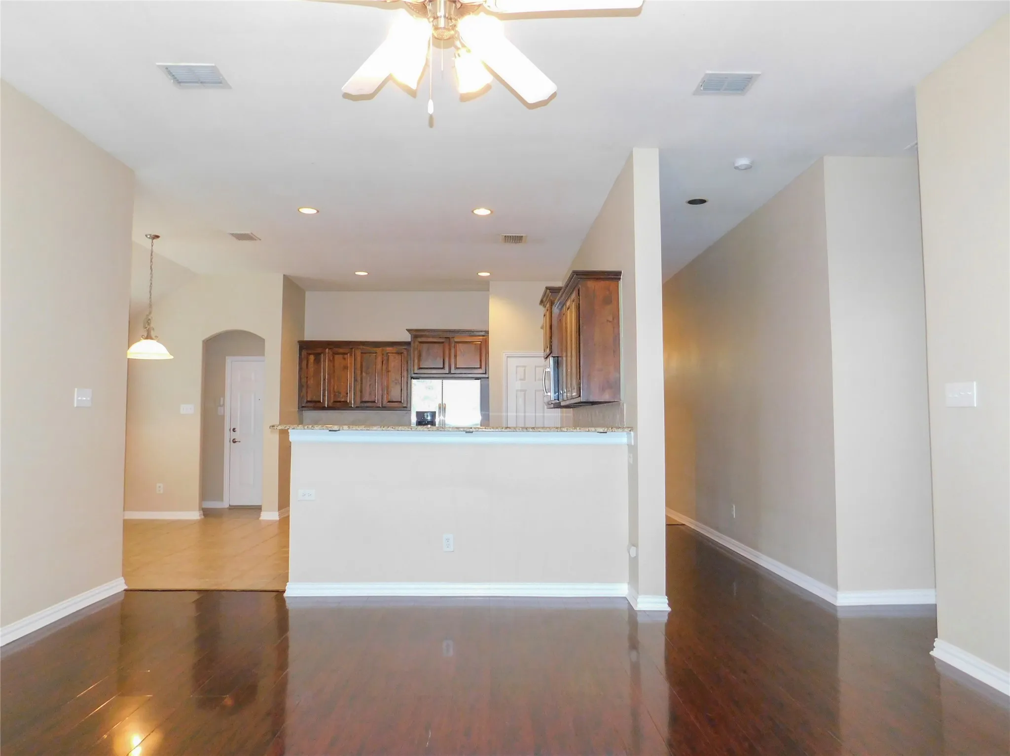 Single Family Residence For Rent in Denton County , 2661 Lake Ridge Drive, Little Elm, Texas 75068, 3 Bedroom, 2 Bathroom, 2 Garage spaces, 1,673 Sqft, built in 2006, mls#21408295, Real Estate Agent in Little Elm, Homes For Rent in Denton county, Homes For Rent in Little Elm, Realtor in Little Elm Texas, Real Estate Brokerage Independent Realty Texas, Luminita Cordes Realtor