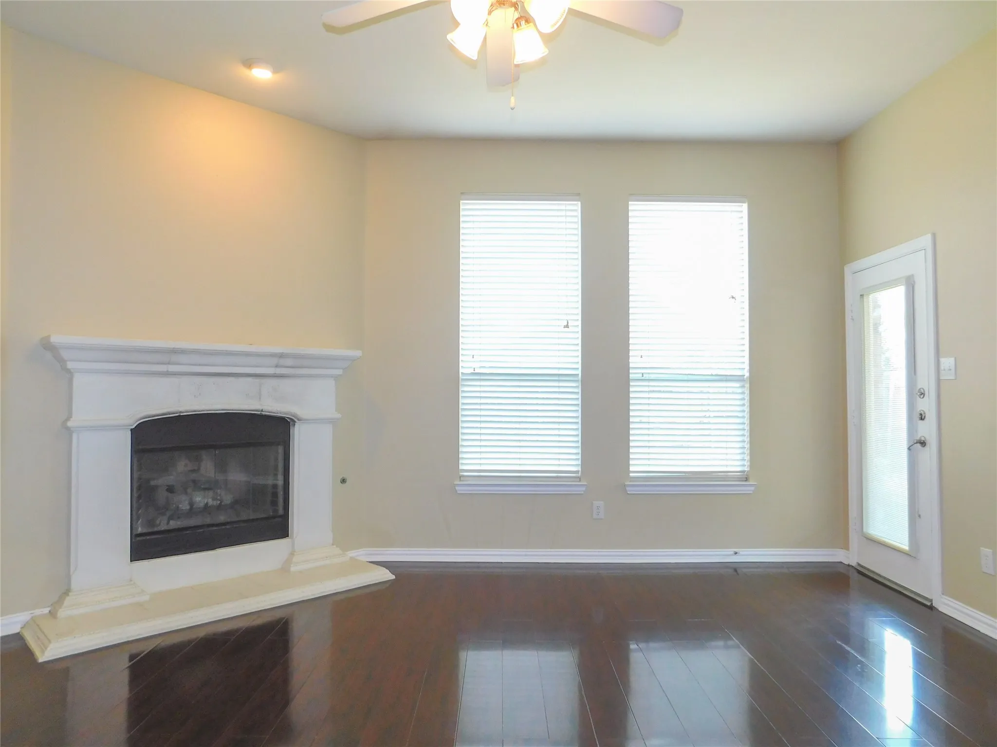Single Family Residence For Rent in Denton County , 2661 Lake Ridge Drive, Little Elm, Texas 75068, 3 Bedroom, 2 Bathroom, 2 Garage spaces, 1,673 Sqft, built in 2006, mls#21408295, Real Estate Agent in Little Elm, Homes For Rent in Denton county, Homes For Rent in Little Elm, Realtor in Little Elm Texas, Real Estate Brokerage Independent Realty Texas, Luminita Cordes Realtor