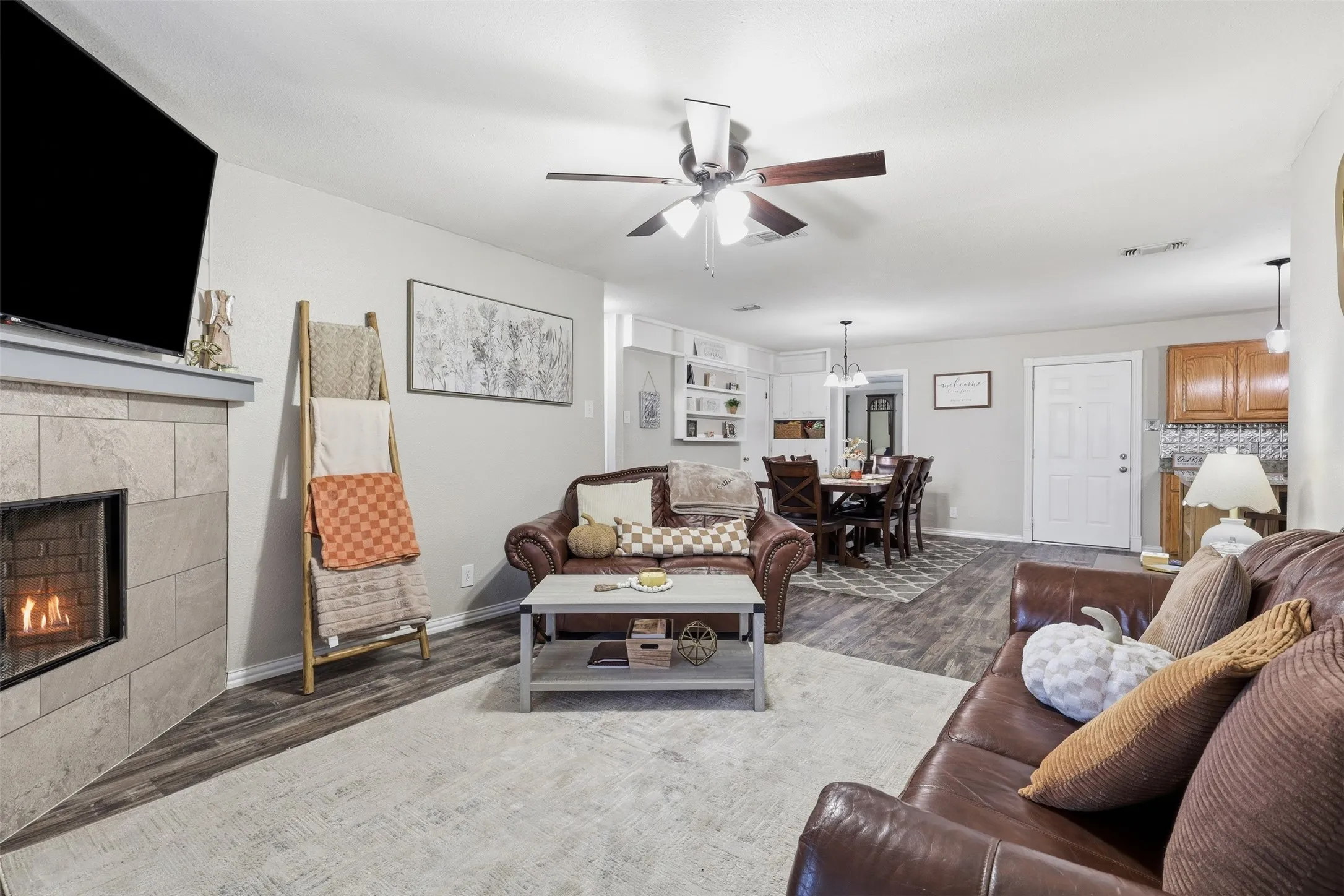 Single Family Residence For Sale in Johnson County , 609 W Kilpatrick Avenue, Cleburne, Texas 76033, 3 Bedroom, 2 Bathroom, 2 Garage spaces, 1,365 Sqft, built in 1979, mls#21411548, Real Estate Agent in Cleburne, Homes For Sale in Johnson county, Homes For Sale in Cleburne, Realtor in Cleburne Texas, Real Estate Brokerage Independent Realty Texas, Luminita Cordes Realtor