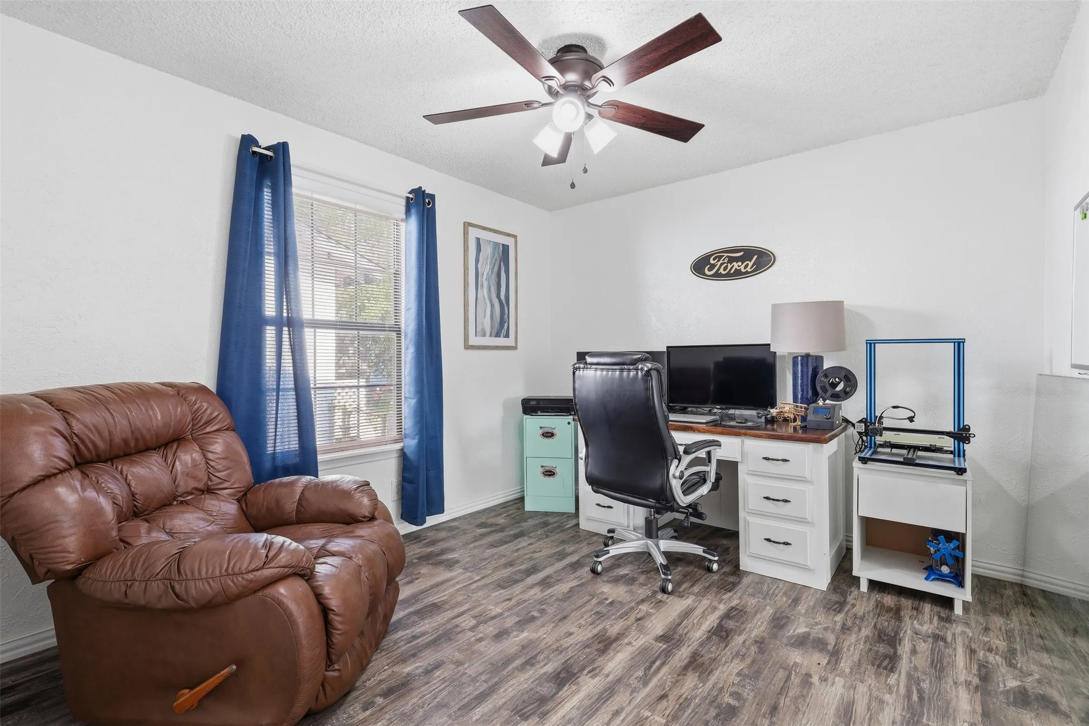 Single Family Residence For Sale in Johnson County , 609 W Kilpatrick Avenue, Cleburne, Texas 76033, 3 Bedroom, 2 Bathroom, 2 Garage spaces, 1,365 Sqft, built in 1979, mls#21411548, Real Estate Agent in Cleburne, Homes For Sale in Johnson county, Homes For Sale in Cleburne, Realtor in Cleburne Texas, Real Estate Brokerage Independent Realty Texas, Luminita Cordes Realtor