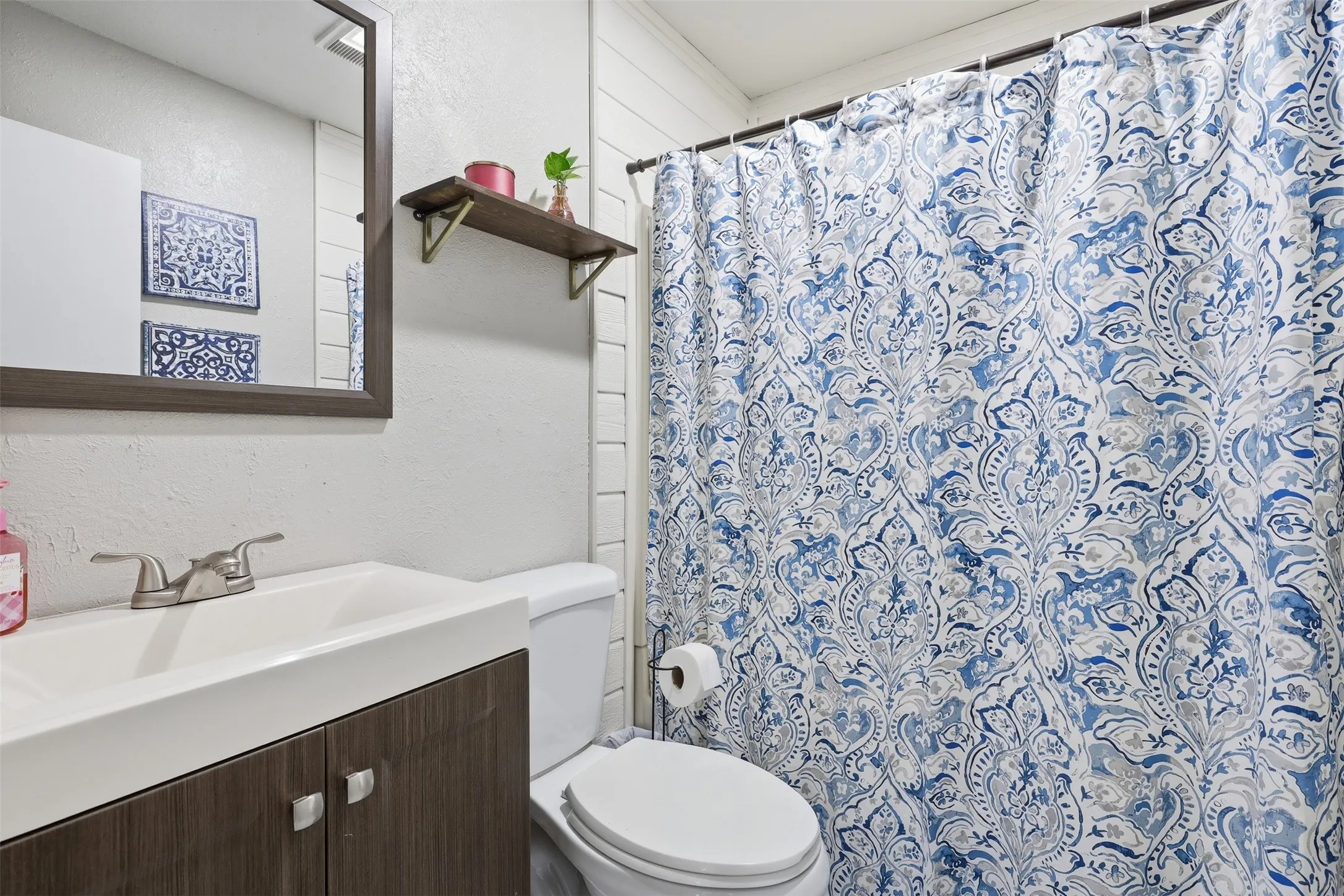 Single Family Residence For Sale in Johnson County , 609 W Kilpatrick Avenue, Cleburne, Texas 76033, 3 Bedroom, 2 Bathroom, 2 Garage spaces, 1,365 Sqft, built in 1979, mls#21411548, Real Estate Agent in Cleburne, Homes For Sale in Johnson county, Homes For Sale in Cleburne, Realtor in Cleburne Texas, Real Estate Brokerage Independent Realty Texas, Luminita Cordes Realtor