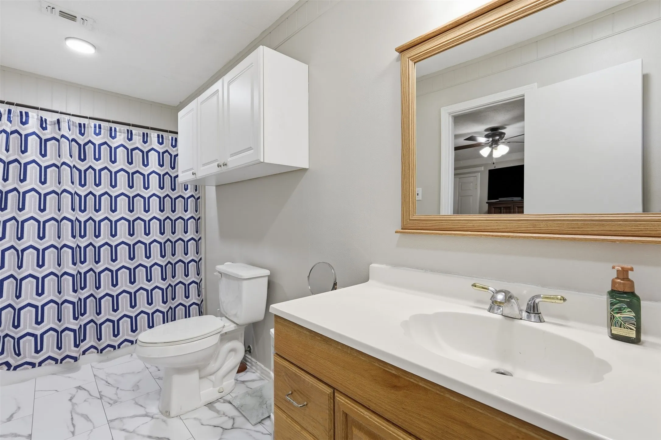 Single Family Residence For Sale in Johnson County , 609 W Kilpatrick Avenue, Cleburne, Texas 76033, 3 Bedroom, 2 Bathroom, 2 Garage spaces, 1,365 Sqft, built in 1979, mls#21411548, Real Estate Agent in Cleburne, Homes For Sale in Johnson county, Homes For Sale in Cleburne, Realtor in Cleburne Texas, Real Estate Brokerage Independent Realty Texas, Luminita Cordes Realtor