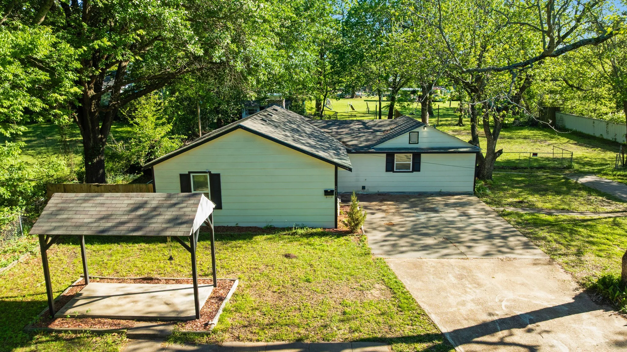 Single Family Residence For Sale in Lamar County , 2617 Graham Street, Paris, Texas 75460, 2 Bedroom, 2 Bathroom, Garage spaces, 1,430 Sqft, built in 0, mls#21411595, Real Estate Agent in Paris, Homes For Sale in Lamar county, Homes For Sale in Paris, Realtor in Paris Texas, Real Estate Brokerage Independent Realty Texas, Luminita Cordes Realtor