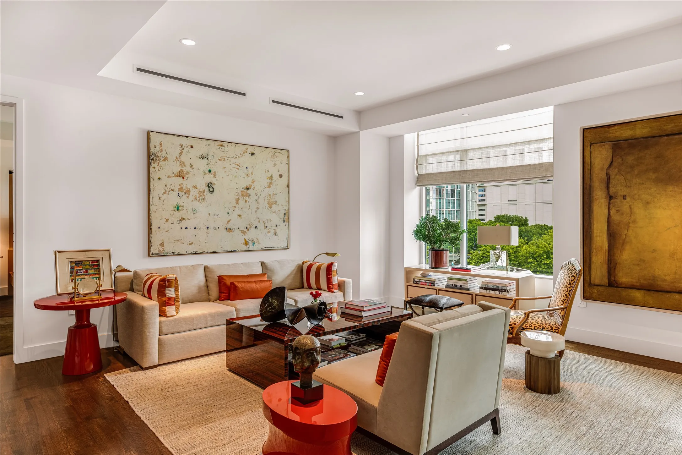 Second seating area in the living room.