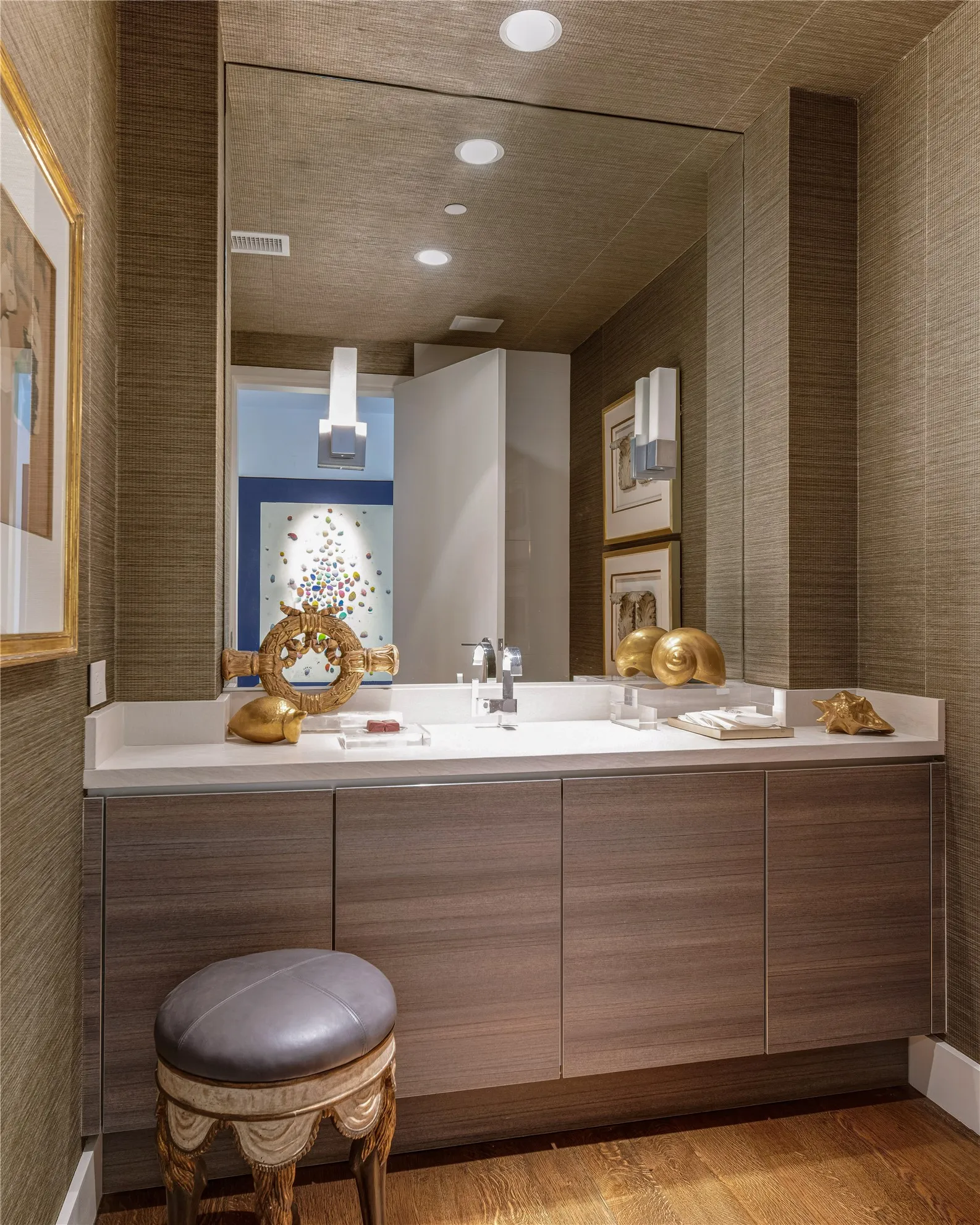 Powder room.