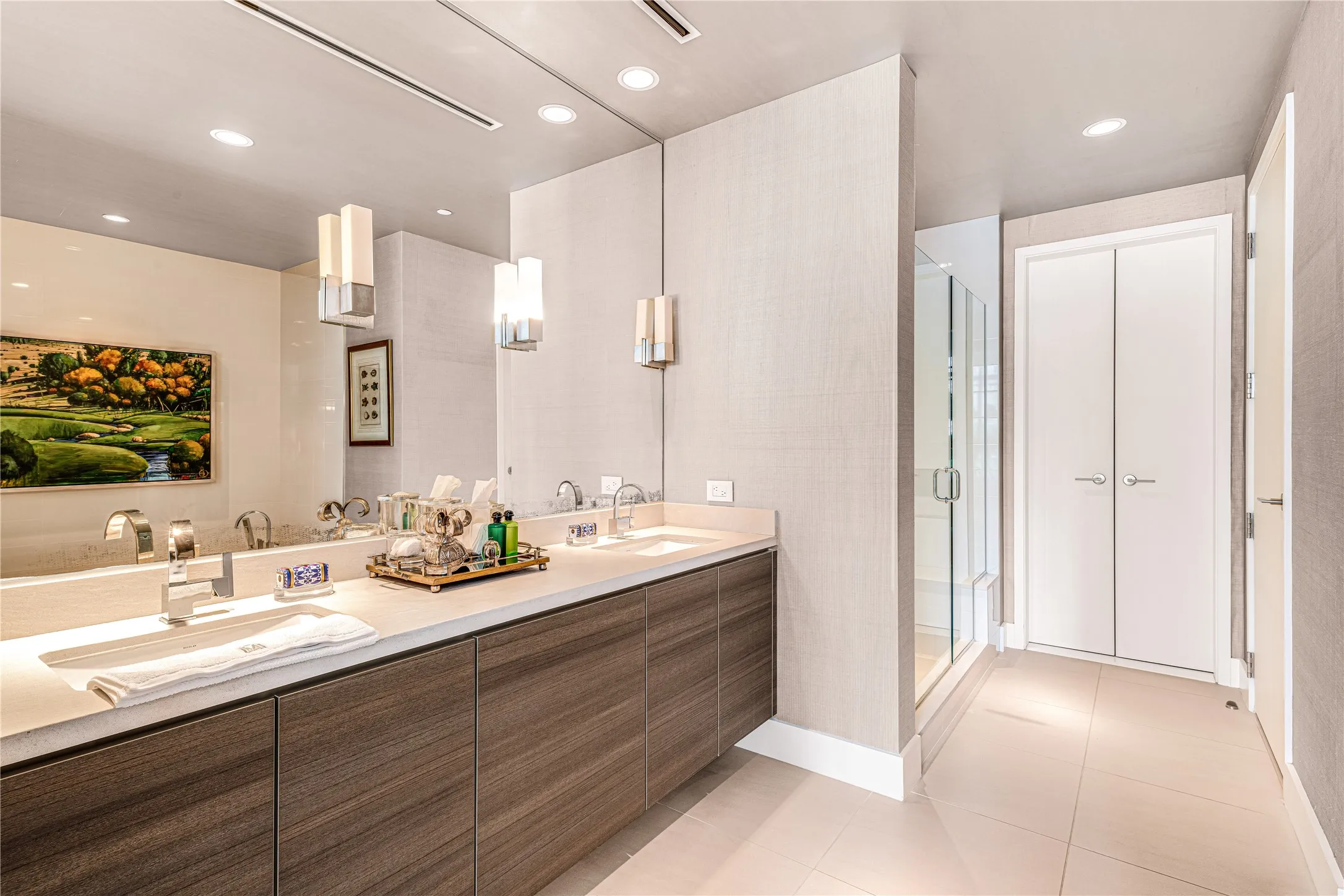 Ensuite guest bath.