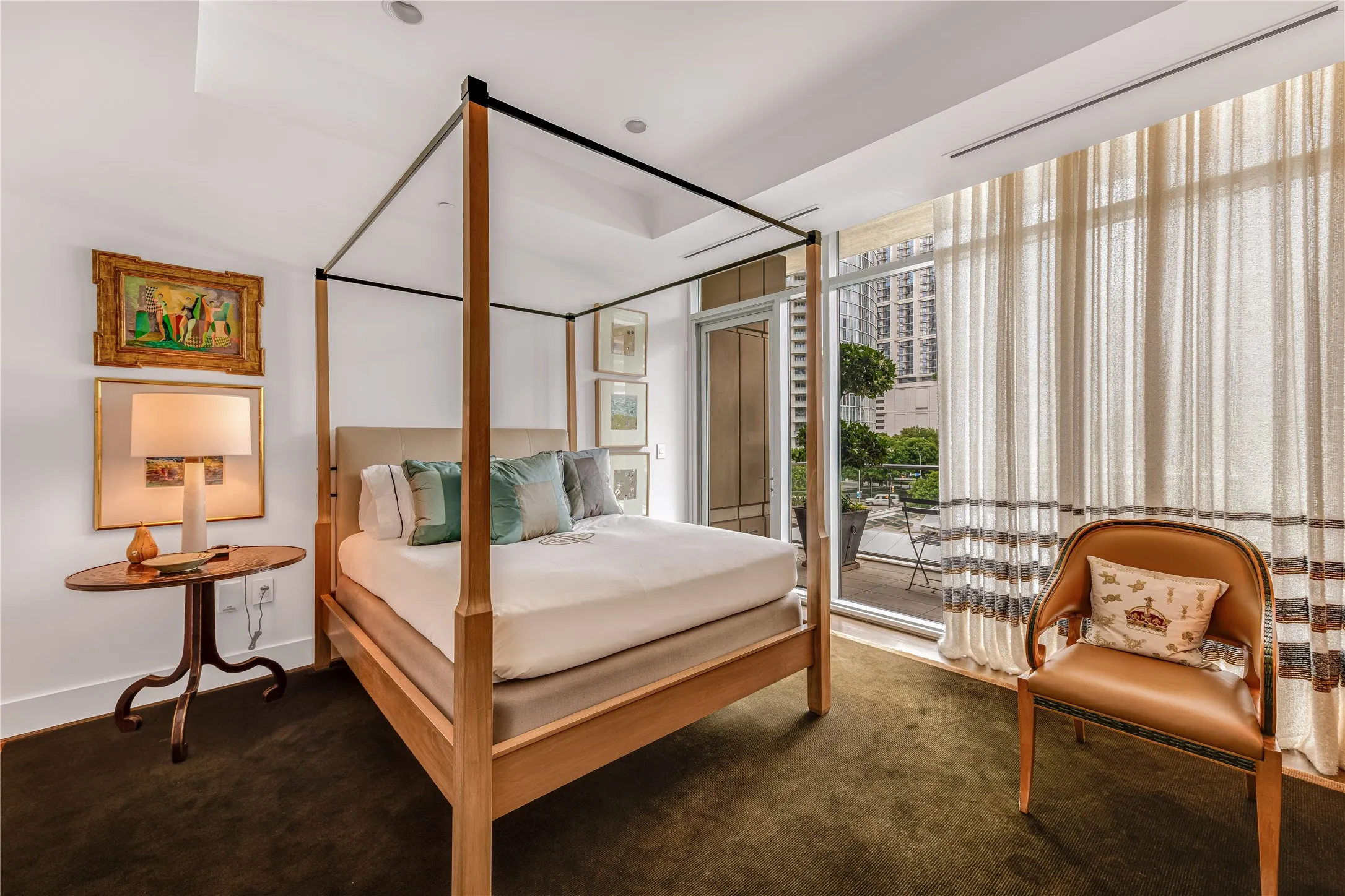Guest bedroom.