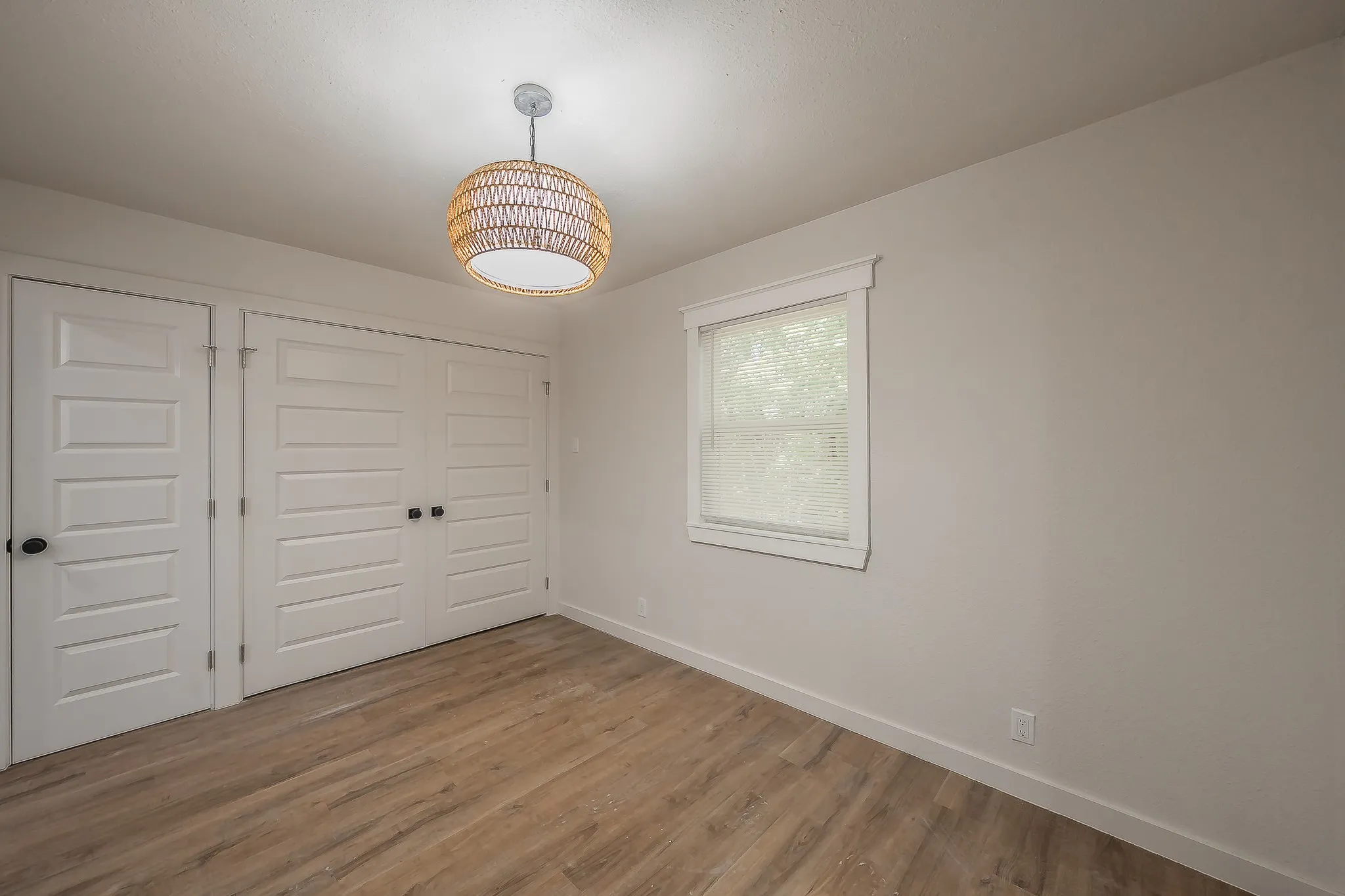 Single Family Residence For Sale in Parker County , 1228 S Brazos Street, Weatherford, Texas 76086, 3 Bedroom, 2 Bathroom, Garage spaces, 1,058 Sqft, built in 1958, mls#21410495, Real Estate Agent in Weatherford, Homes For Sale in Parker county, Homes For Sale in Weatherford, Realtor in Weatherford Texas, Real Estate Brokerage Independent Realty Texas, Luminita Cordes Realtor
