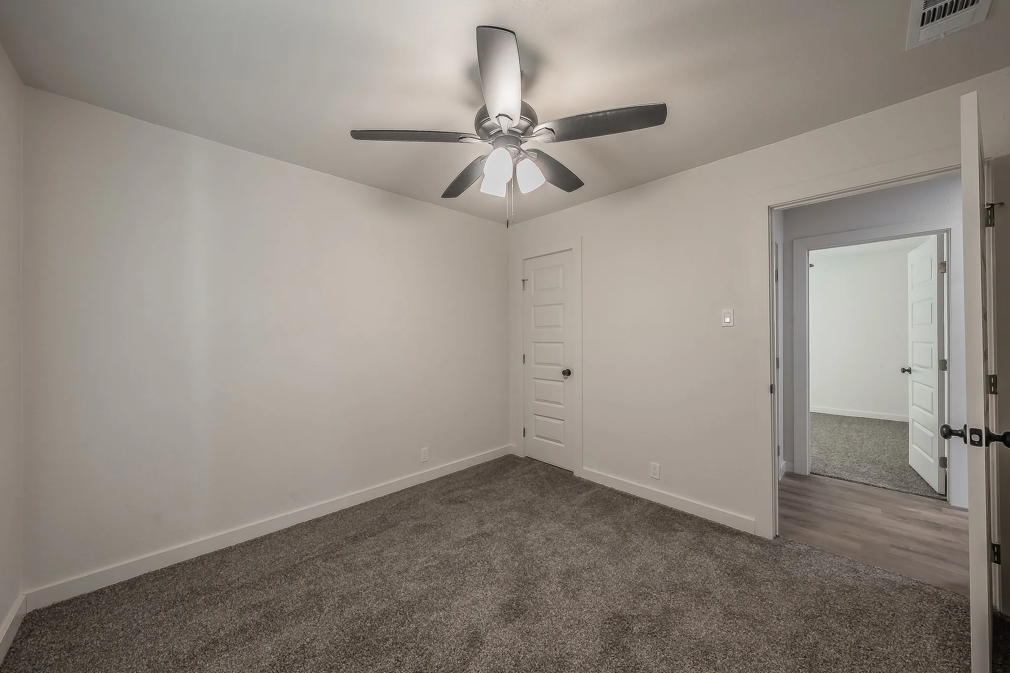 Single Family Residence For Sale in Parker County , 1228 S Brazos Street, Weatherford, Texas 76086, 3 Bedroom, 2 Bathroom, Garage spaces, 1,058 Sqft, built in 1958, mls#21410495, Real Estate Agent in Weatherford, Homes For Sale in Parker county, Homes For Sale in Weatherford, Realtor in Weatherford Texas, Real Estate Brokerage Independent Realty Texas, Luminita Cordes Realtor