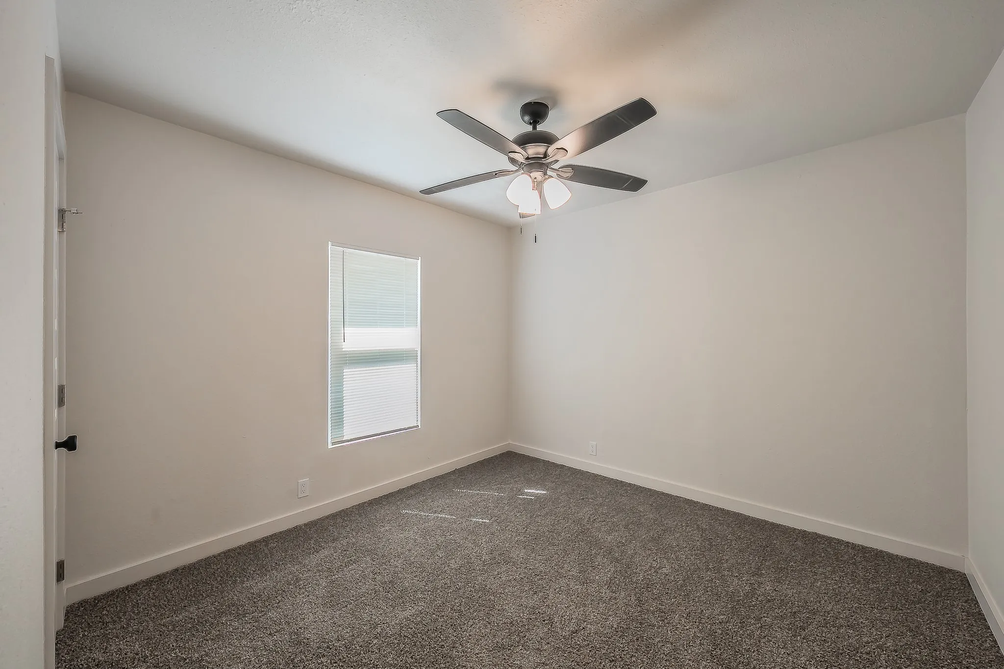 Single Family Residence For Sale in Parker County , 1228 S Brazos Street, Weatherford, Texas 76086, 3 Bedroom, 2 Bathroom, Garage spaces, 1,058 Sqft, built in 1958, mls#21410495, Real Estate Agent in Weatherford, Homes For Sale in Parker county, Homes For Sale in Weatherford, Realtor in Weatherford Texas, Real Estate Brokerage Independent Realty Texas, Luminita Cordes Realtor