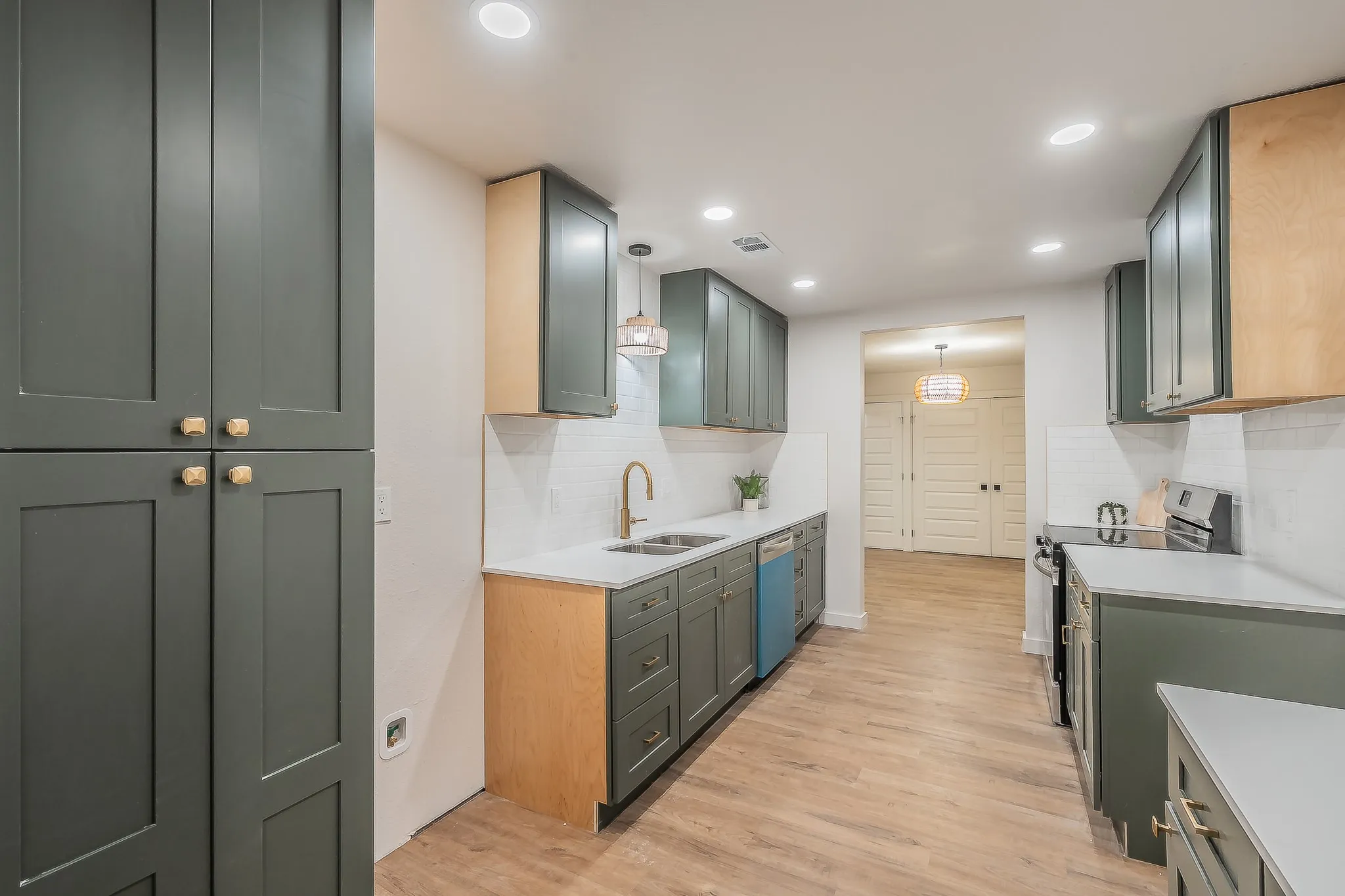 Single Family Residence For Sale in Parker County , 1228 S Brazos Street, Weatherford, Texas 76086, 3 Bedroom, 2 Bathroom, Garage spaces, 1,058 Sqft, built in 1958, mls#21410495, Real Estate Agent in Weatherford, Homes For Sale in Parker county, Homes For Sale in Weatherford, Realtor in Weatherford Texas, Real Estate Brokerage Independent Realty Texas, Luminita Cordes Realtor